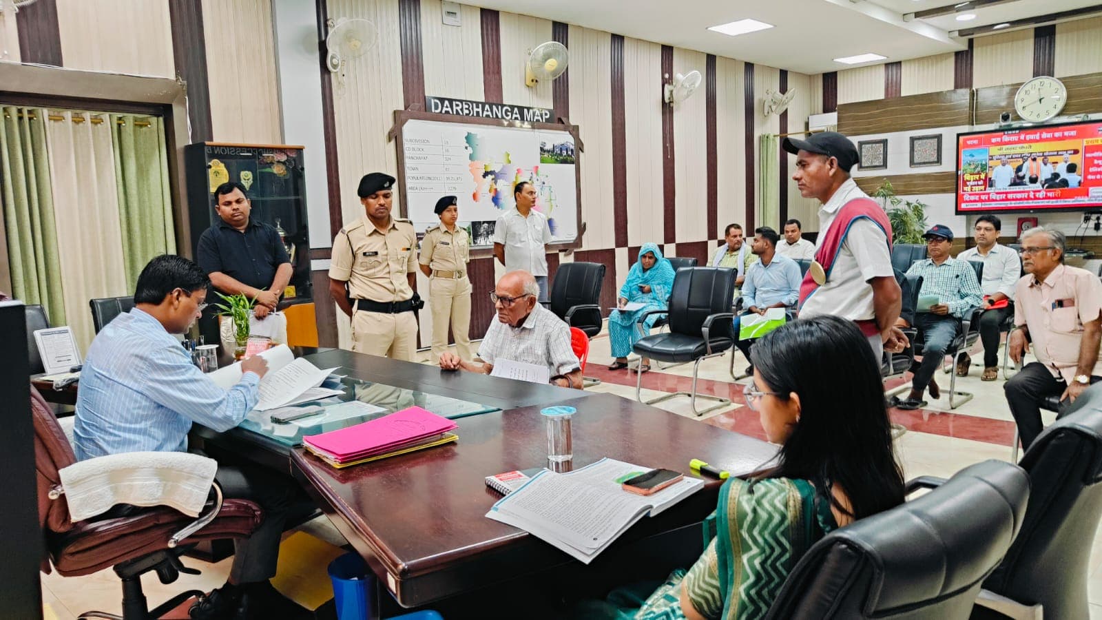 पूर्व सैनिकों की समस्याओं का समयबद्ध समाधान सुनिश्चित करें : डीएम पूर्व सैनिकों की समस्याओं का समयबद्ध समाधान सुनिश्चित करें : डीएम