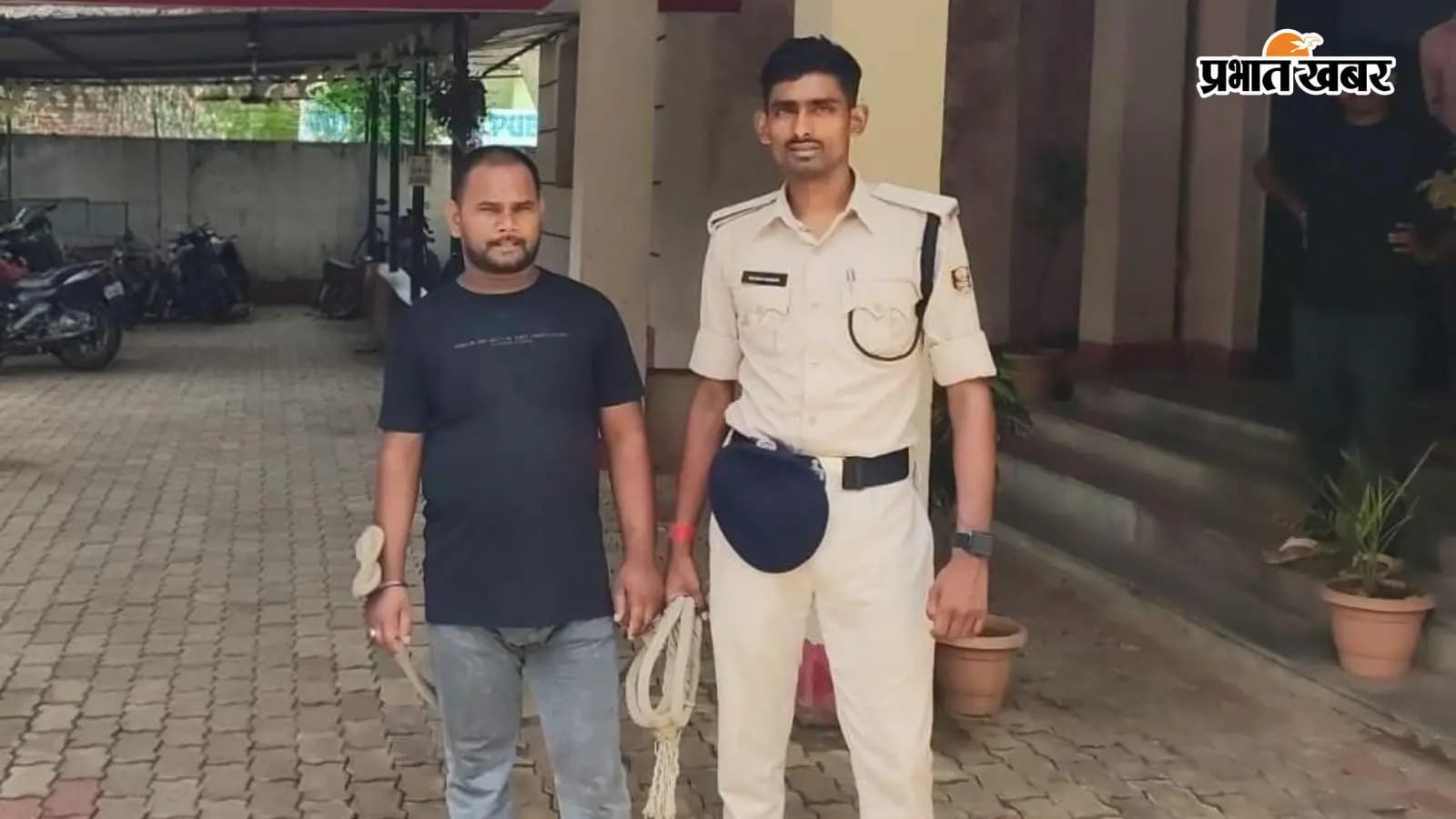 फरार वारंटी को रजौली पुलिस ने किया गिरफ्तार,भेजा जेल फरार वारंटी को रजौली पुलिस ने किया गिरफ्तार,भेजा जेल
