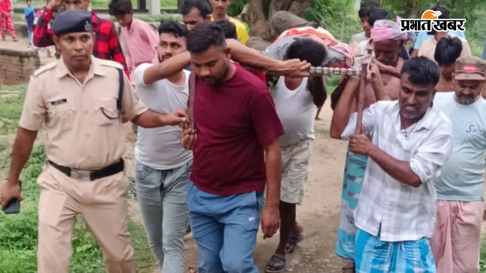 चलती ट्रेन में चढ़ने के दौरान युवक फिसला, गंभीर रूप से घायल चलती ट्रेन में चढ़ने के दौरान युवक फिसला, गंभीर रूप से घायल