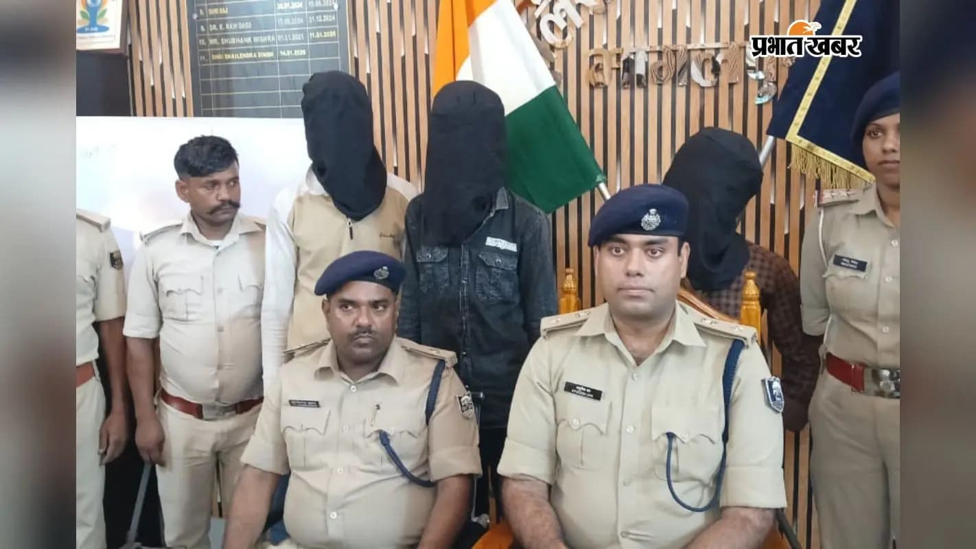 बाइक चोरों के बड़े सिंडिकेट का पर्दाफाश, चोरी की चार बाइक के साथ तीन गिरफ्तार बाइक चोरों के बड़े सिंडिकेट का पर्दाफाश, चोरी की चार बाइक के साथ तीन गिरफ्तार