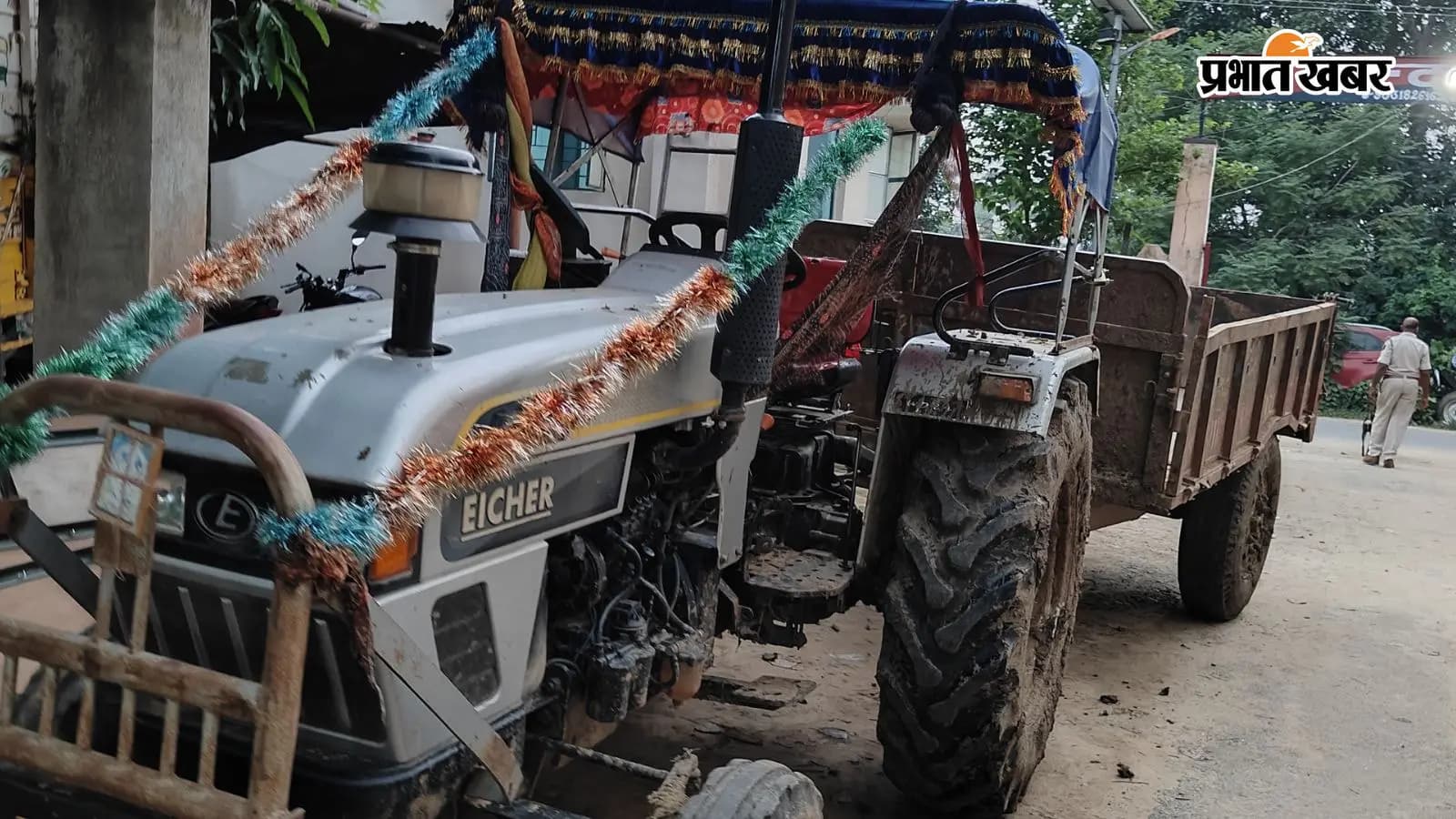 बिंद में निर्माण सामग्री की चोरी करने दो ट्रैक्टर लेकर पहुंचा चोर, एक गिरफ्तार बिंद में निर्माण सामग्री की चोरी करने दो ट्रैक्टर लेकर पहुंचा चोर, एक गिरफ्तार