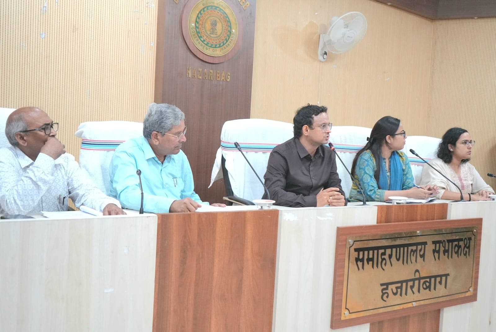डीसी ने केरेडारी एमओआइसी से मांगा स्पष्टीकरण डीसी ने केरेडारी एमओआइसी से मांगा स्पष्टीकरण