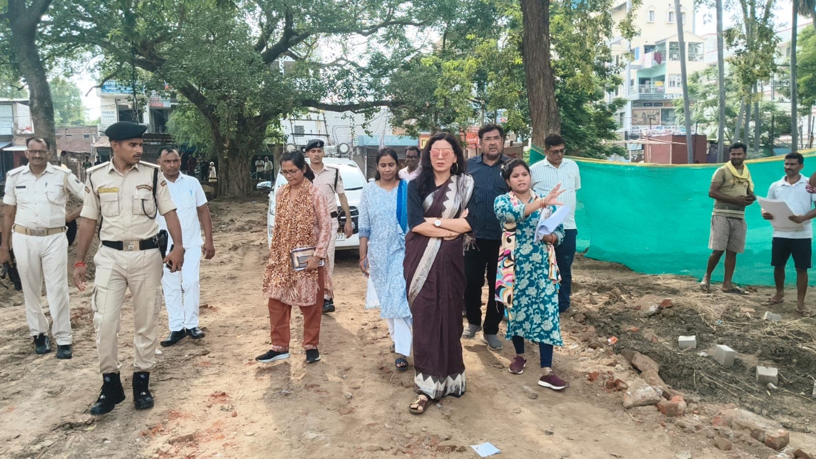 31 अक्तूबर तक निर्माणाधीन सभागार भवन पूरा करने का डीएम का निर्देश 31 अक्तूबर तक निर्माणाधीन सभागार भवन पूरा करने का डीएम का निर्देश