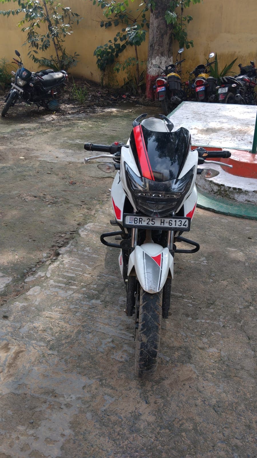 एसपी आवास के पीछे से चोरी गया बाइक बरामद एसपी आवास के पीछे से चोरी गया बाइक बरामद