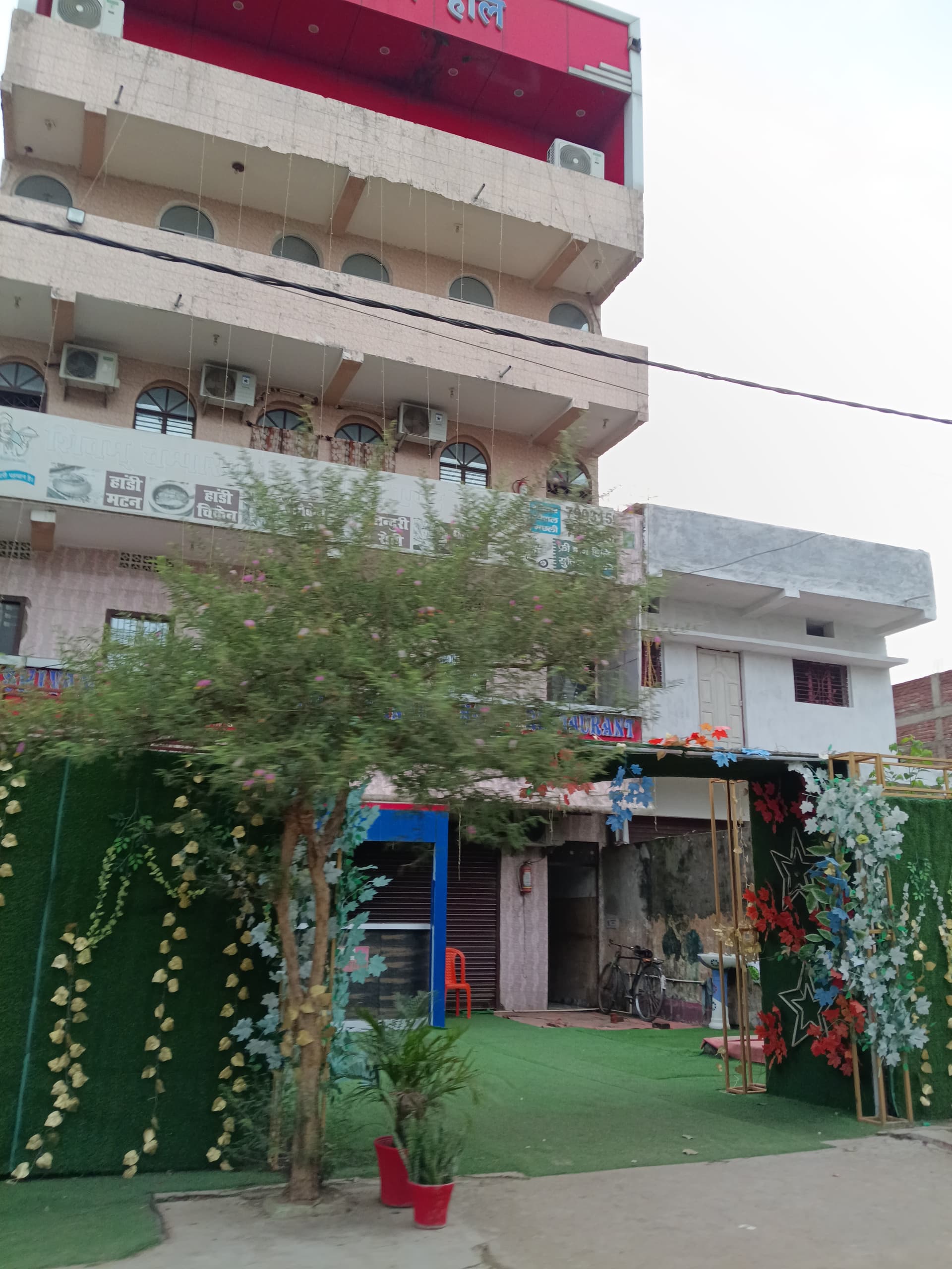 मनेर में देहव्यापार के धंधे के खिलाफ पुलिस ने की छापेमारी, शिवम होटल में चल रहा था देहव्यापार का धंधा, संचालक सहित तीन पकड़ाया, लड़की हुई रेस्क्यू। मनेर में देहव्यापार के धंधे के खिलाफ पुलिस ने की छापेमारी, शिवम होटल में चल रहा था देहव्यापार का धंधा, संचालक सहित तीन पकड़ाया, लड़की हुई रेस्क्यू।