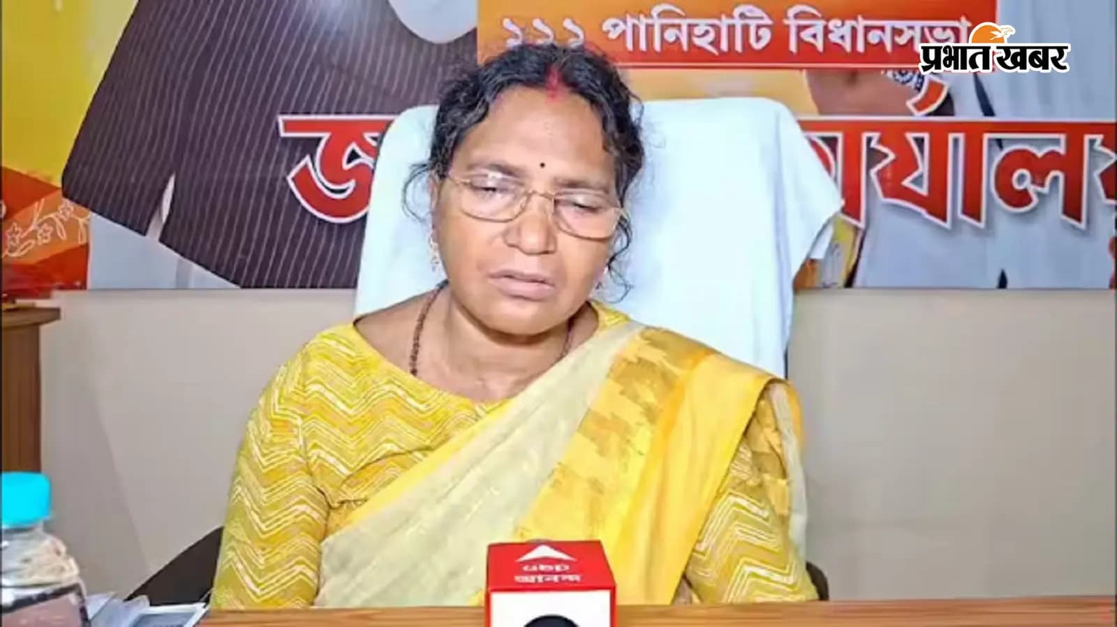 भाजपा विधायक और पीड़िता की मां रत्ना भाजपा विधायक और पीड़िता की मां रत्ना
