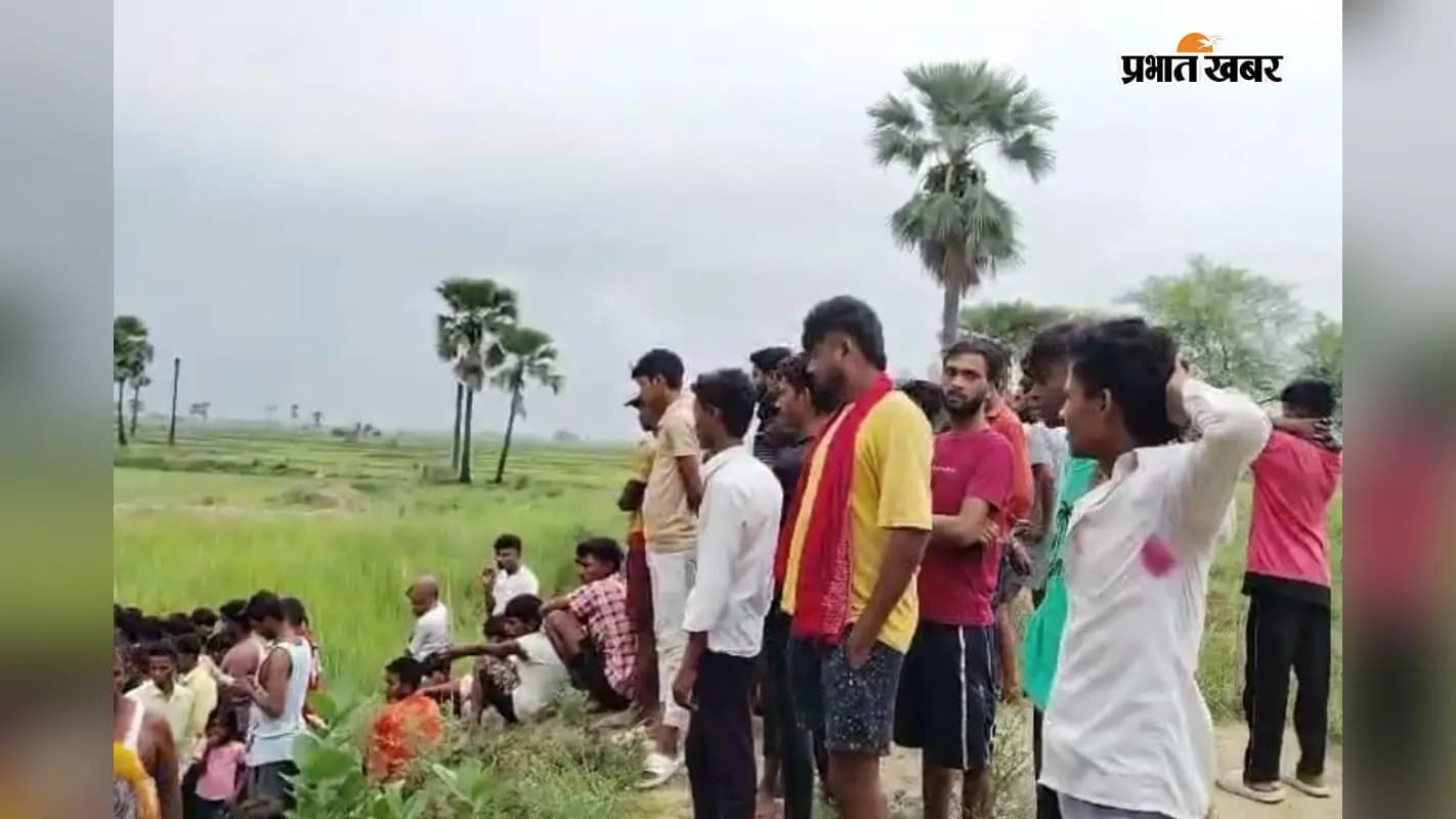 घटनास्थल पर मौजूद लोग घटनास्थल पर मौजूद लोग