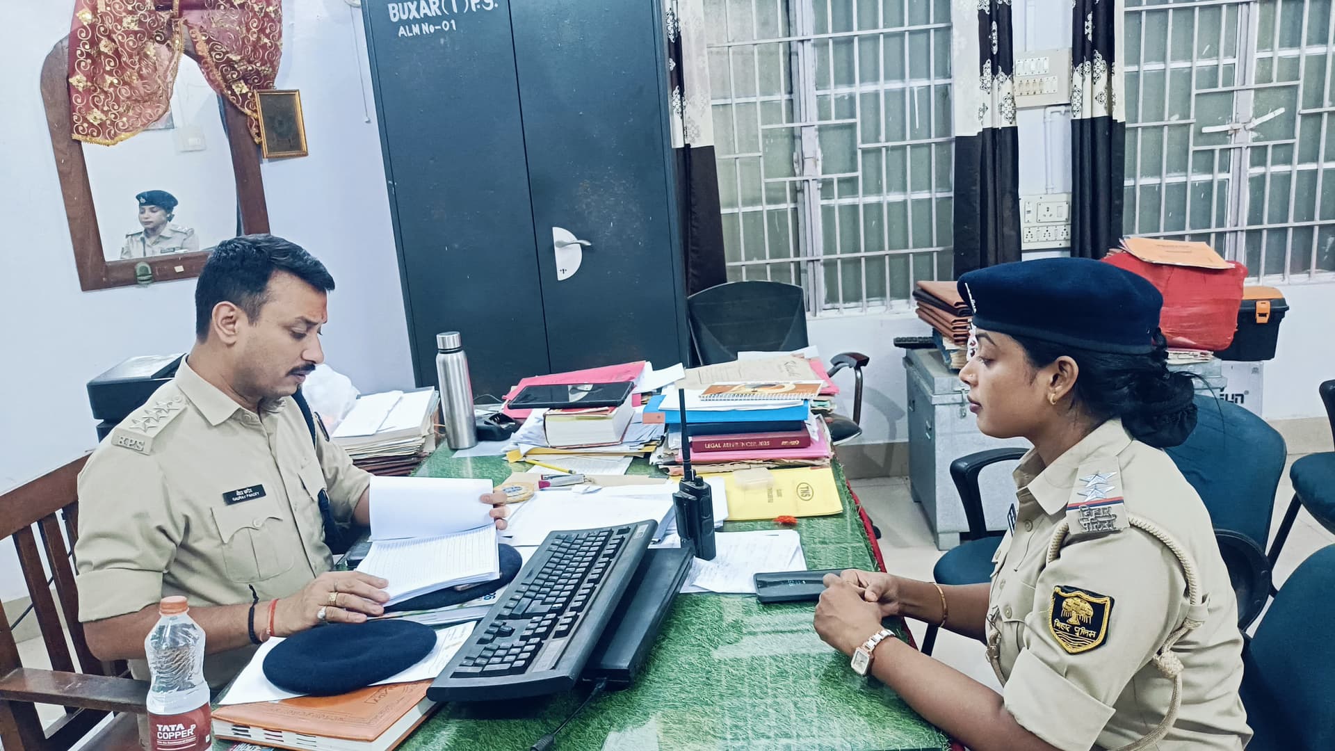 नगर थाना का एसडीपीओ गौरव पांडेय ने किया निरीक्षण, लंबित मामलों के त्वरित निष्पादन का दिया निर्देश नगर थाना का एसडीपीओ गौरव पांडेय ने किया निरीक्षण, लंबित मामलों के त्वरित निष्पादन का दिया निर्देश