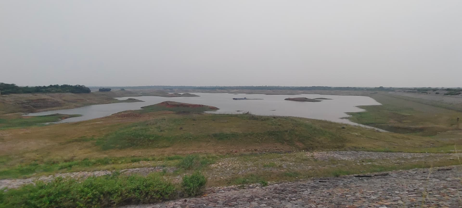 दम तोड़ता चांदन जलाशय: सूखे डैम ने छीनी किसानों की मुस्कान, पुनर्जीवन की राह अब भी अधूरी दम तोड़ता चांदन जलाशय: सूखे डैम ने छीनी किसानों की मुस्कान, पुनर्जीवन की राह अब भी अधूरी