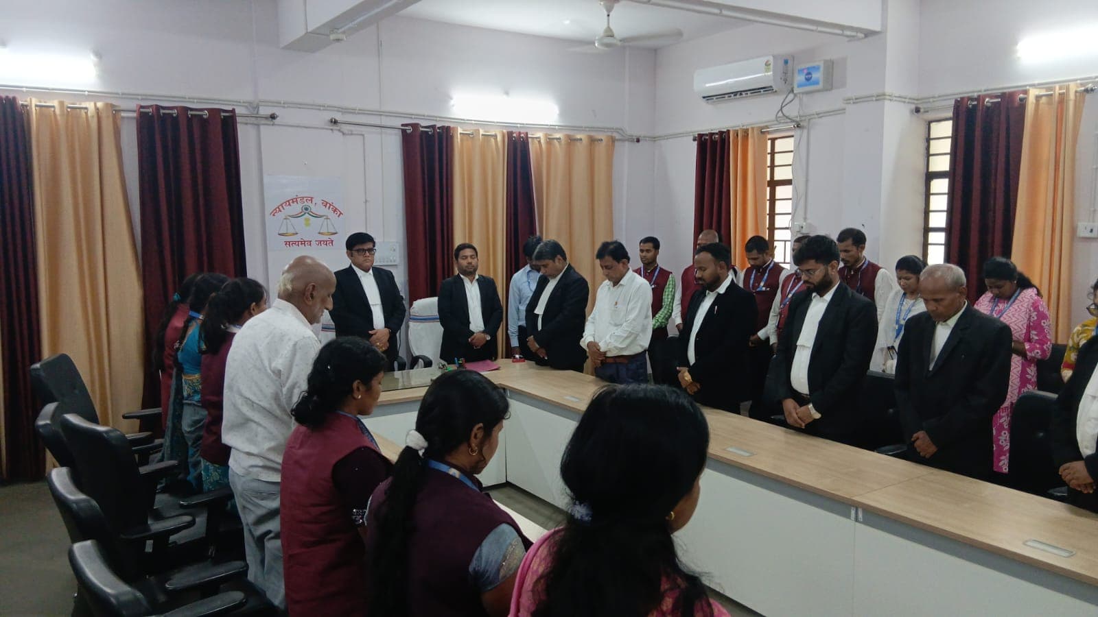 सड़क दुर्घटना में दिवंगत पाराविधिक स्वयंसेवक कविता तिवारी को दी गयी भावभीनी श्रद्धांजलि सड़क दुर्घटना में दिवंगत पाराविधिक स्वयंसेवक कविता तिवारी को दी गयी भावभीनी श्रद्धांजलि