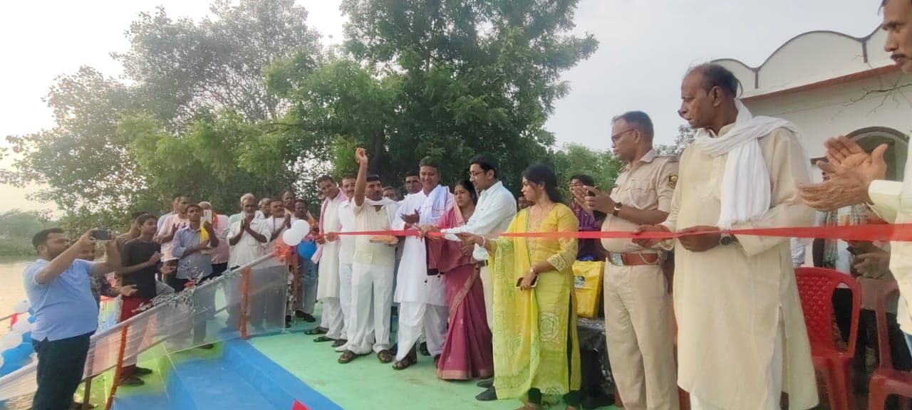 गुजरू गांव में छठ घाट का उद्घघाटन लोगों में हर्ष व्याप्त गुजरू गांव में छठ घाट का उद्घघाटन लोगों में हर्ष व्याप्त