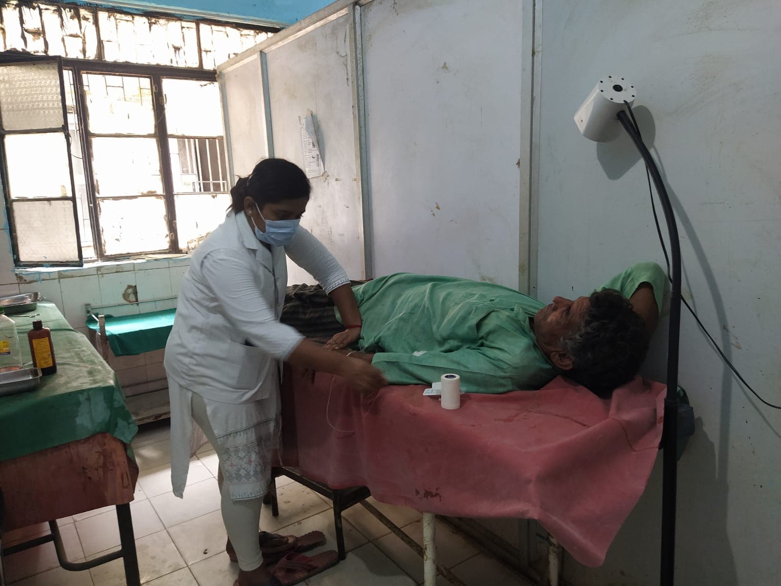 दिनदहाड़े बाइक सवार को मारी गोली, अपराधियों ने पीछे से किया हमलाबाएं पसली में लगी गोली दिनदहाड़े बाइक सवार को मारी गोली, अपराधियों ने पीछे से किया हमलाबाएं पसली में लगी गोली