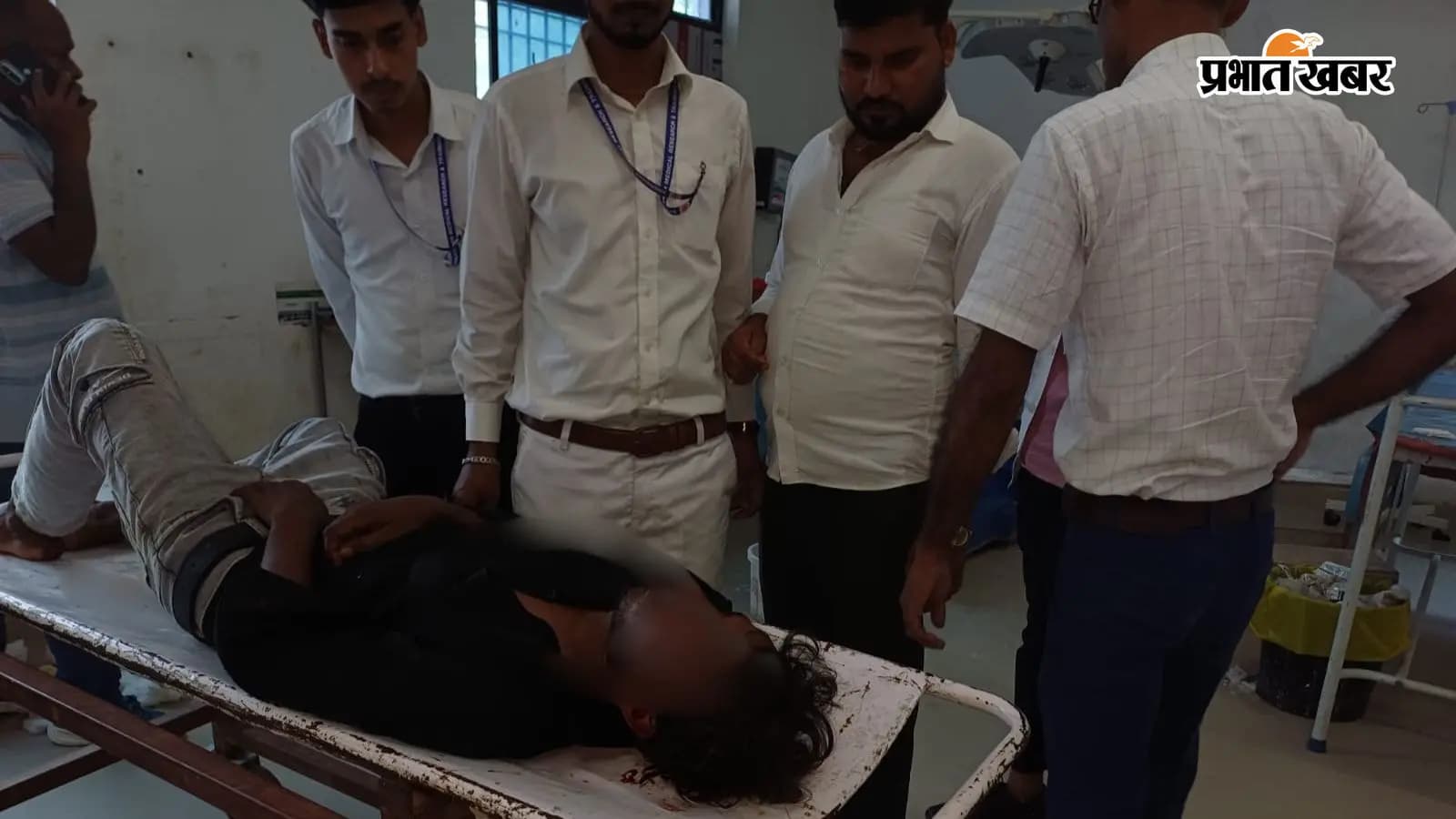 घायल युवक घायल युवक