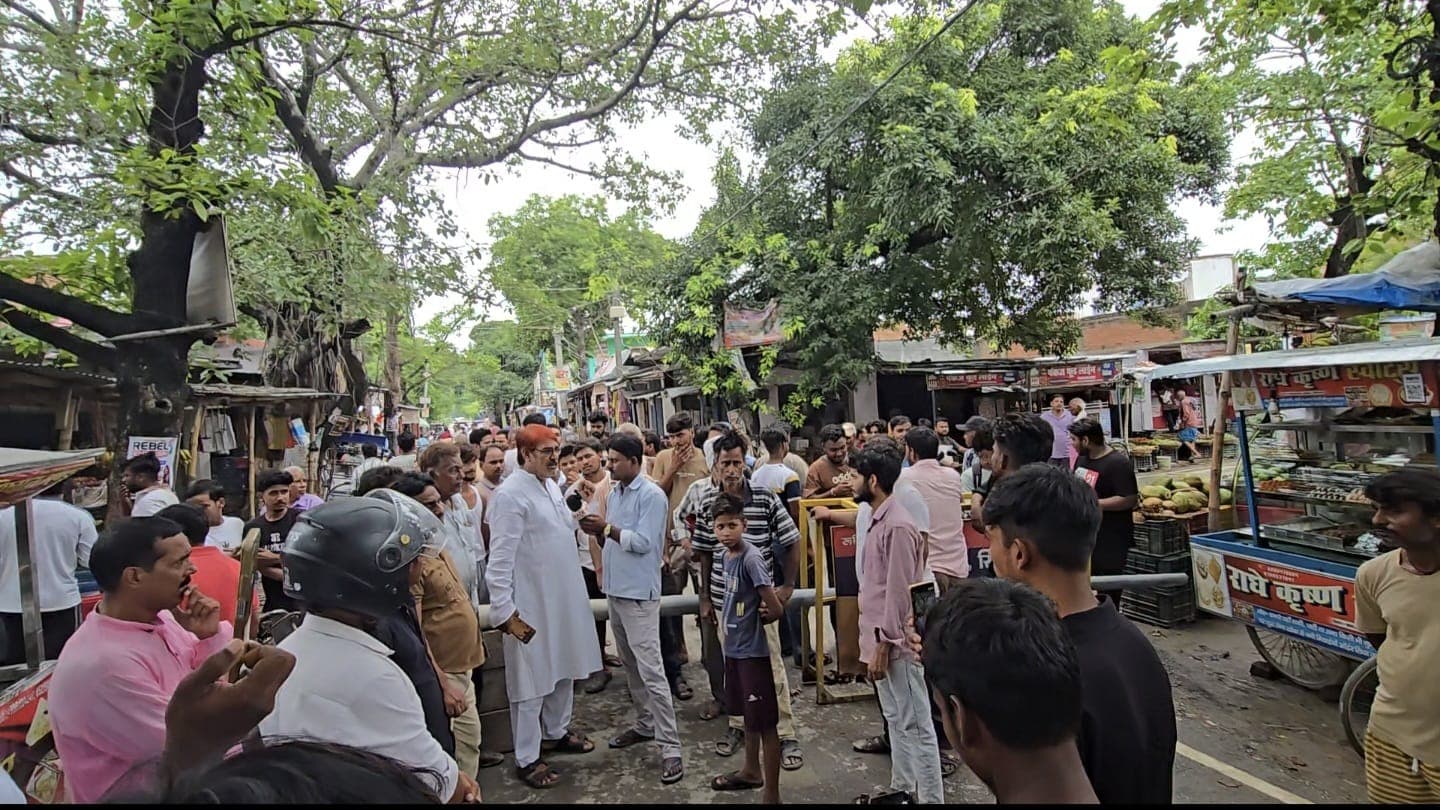 ट्रांसफार्मर जलने से नाराज लोगों ने किया सड़क जाम, डेढ़ घंटे तक बाधित रहा आवागमन ट्रांसफार्मर जलने से नाराज लोगों ने किया सड़क जाम, डेढ़ घंटे तक बाधित रहा आवागमन