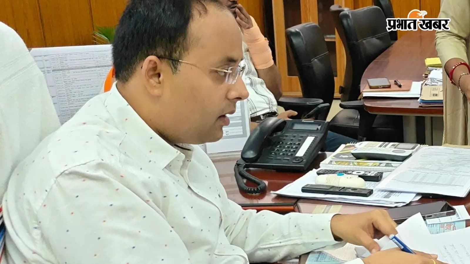 गया: 13 मृतकों के आश्रितों को 4 लाख मुआवजा, DM ने दिए... गया: 13 मृतकों के आश्रितों को 4 लाख मुआवजा, DM ने दिए...