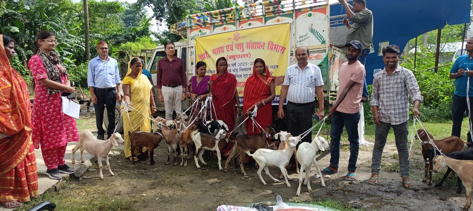 पशुपालन विभाग की ओर से लाभुकों के बीच अनुदान दर पर बकरी दिया गया पशुपालन विभाग की ओर से लाभुकों के बीच अनुदान दर पर बकरी दिया गया