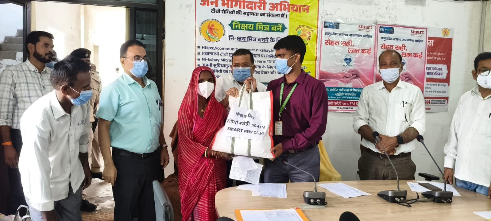निक्षय मित्रों ने बढ़ाया टीबी मरीजों का हौसला, 32 मरीजों को मिला फूड बास्केट निक्षय मित्रों ने बढ़ाया टीबी मरीजों का हौसला, 32 मरीजों को मिला फूड बास्केट