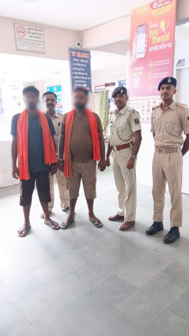 सरायरंजन में हत्या के प्रयास मामले में दो नामजद आरोपी गिरफ्तार, अन्य की तलाश में छापेमारी जारी सरायरंजन में हत्या के प्रयास मामले में दो नामजद आरोपी गिरफ्तार, अन्य की तलाश में छापेमारी जारी