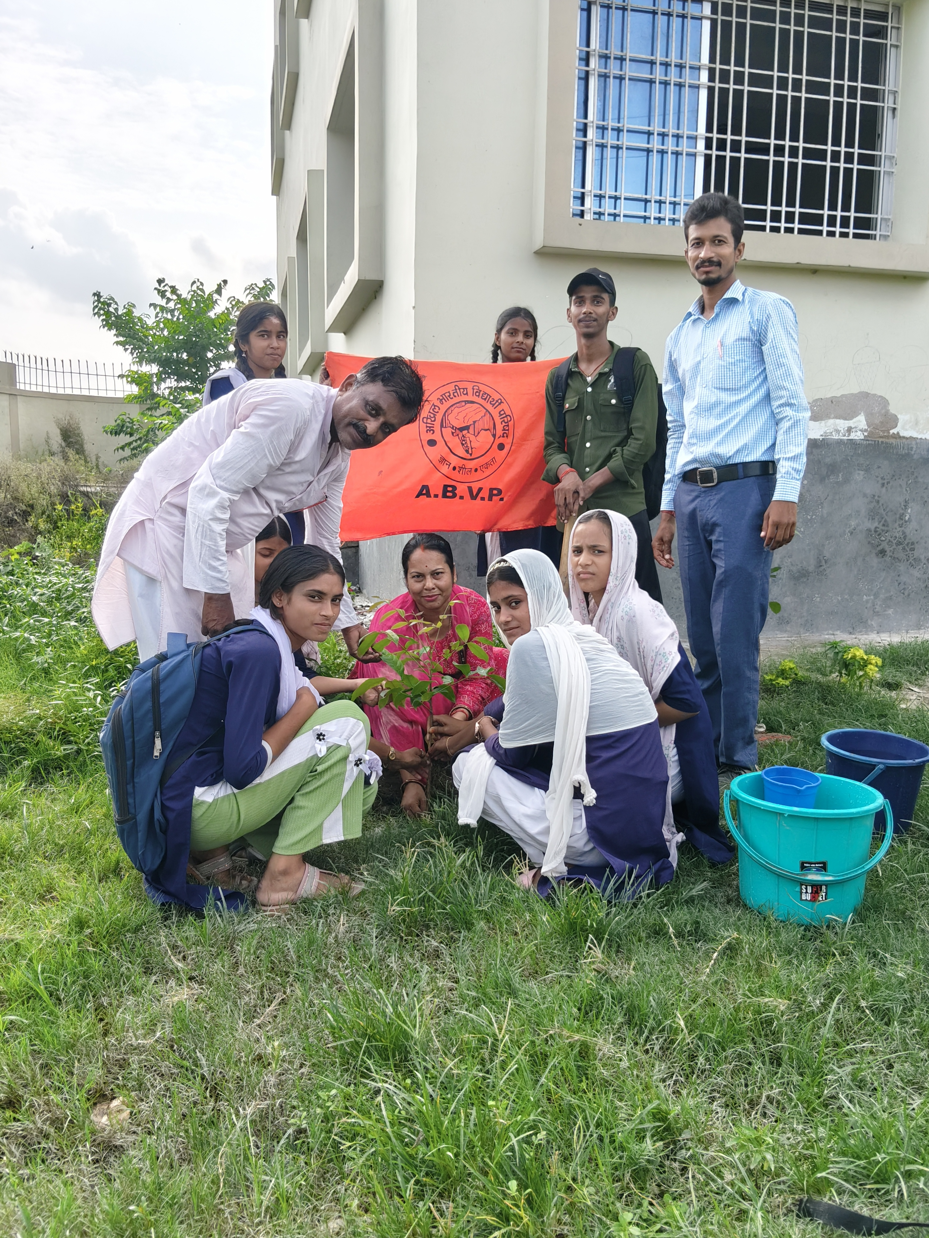 एबीवीपी के स्थापना दिवस पर विद्यालय परिसर में हुआ पौधारोपण