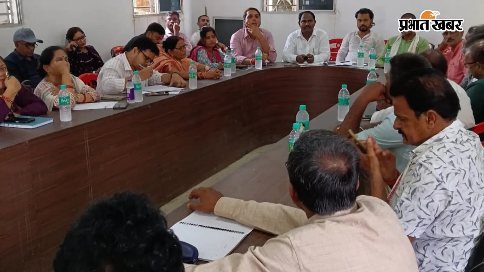 बीस सूत्री बैठक: जनसमस्याओं पर गरमाई चर्चा, अधिकारी... बीस सूत्री बैठक: जनसमस्याओं पर गरमाई चर्चा, अधिकारी...