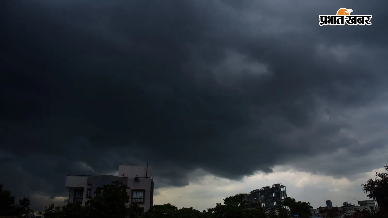 कोलकाता के आसमान में छाये बादल. कोलकाता के आसमान में छाये बादल.