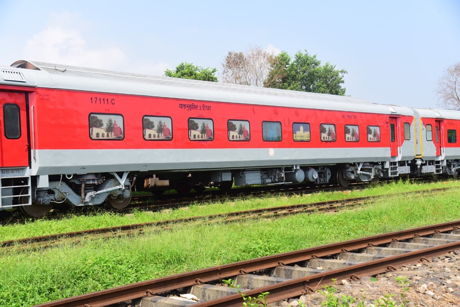 लंबी दूरी की 103 ट्रेनों का एलएचबी कोच में किया रूपांतरण, सत प्रतिशत ट्रेनों में लगे एलएचबी कोच