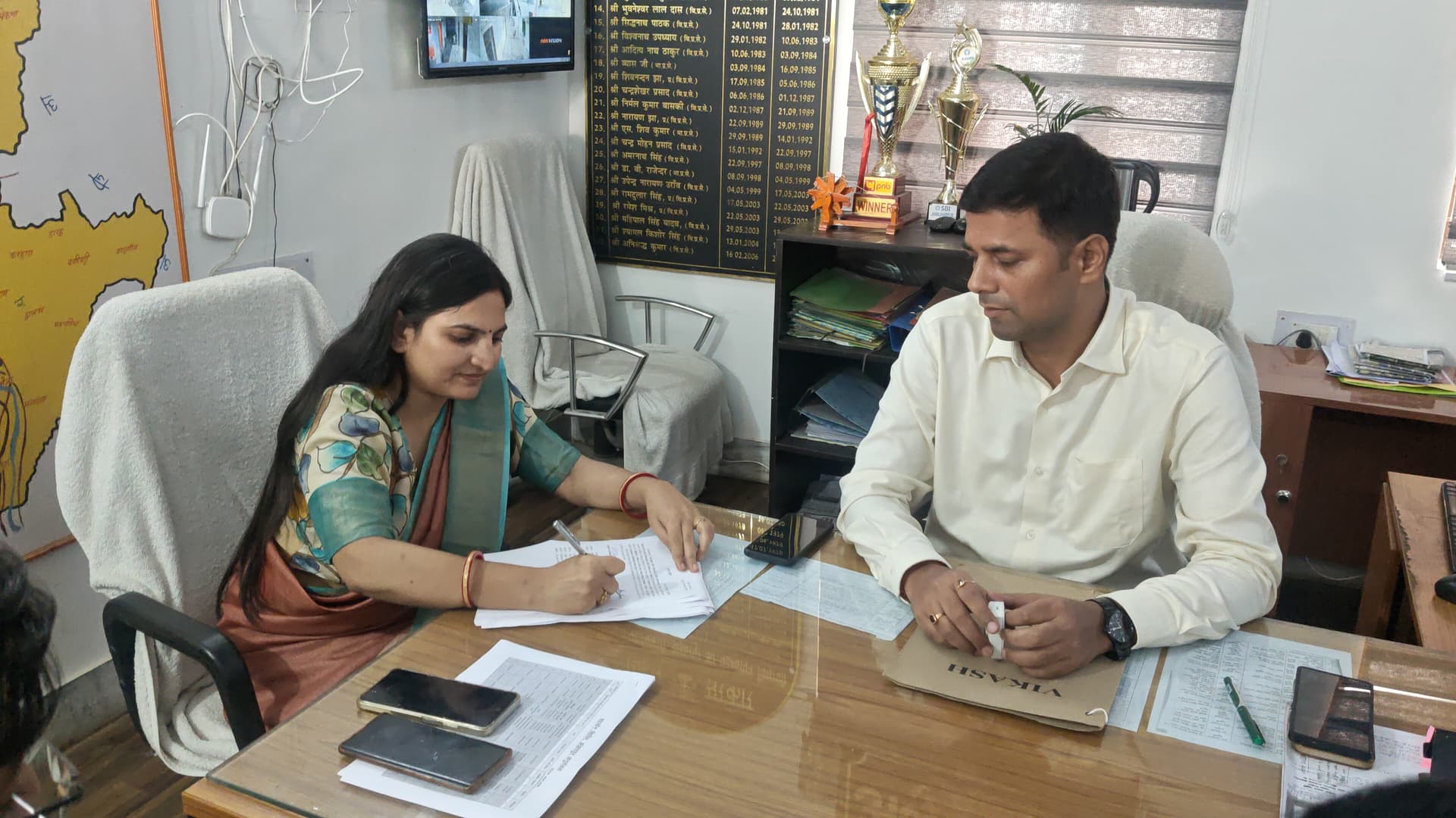 टोनी कुमारी ने झंझारपुर एसडीएम का लिया पदभार टोनी कुमारी ने झंझारपुर एसडीएम का लिया पदभार