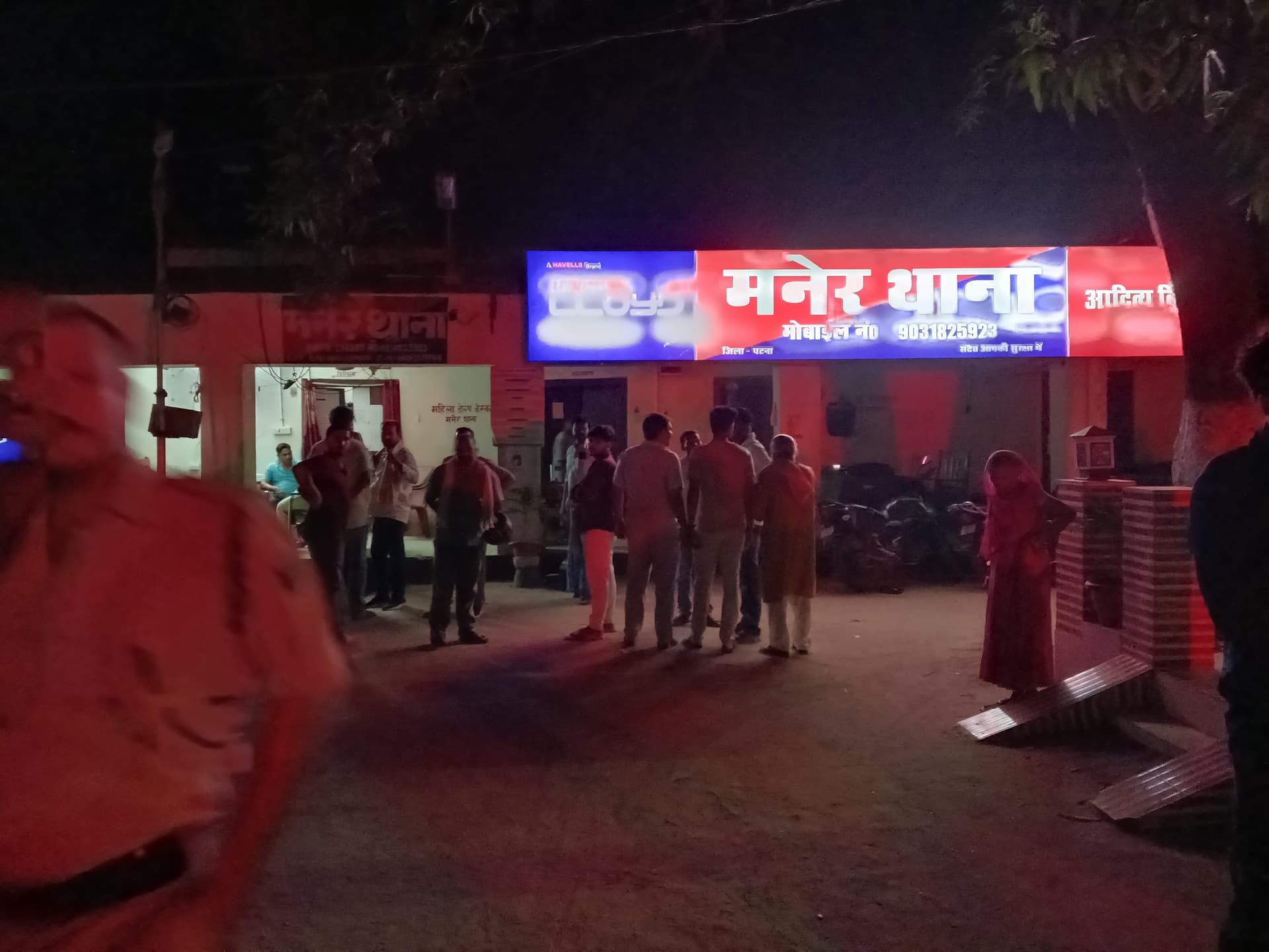 दहेज के लिए विवाहिता की हुई हत्या, शव को जलाने का आरोप दहेज के लिए विवाहिता की हुई हत्या, शव को जलाने का आरोप