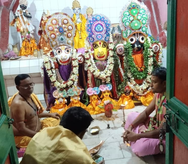 खरसावां जगन्नाथ मंदिर में नेत्रोत्सव, नवयौवन दर्शन को उमड़े श्रद्धालु खरसावां जगन्नाथ मंदिर में नेत्रोत्सव, नवयौवन दर्शन को उमड़े श्रद्धालु