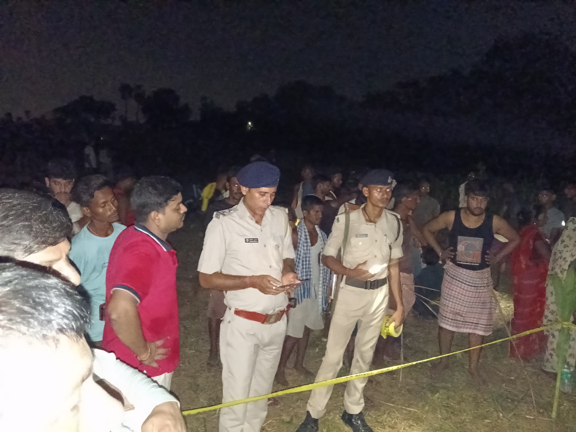 युवक की संदिग्ध अवस्था में मौत, हत्या कर एसिड डालने का आरोप युवक की संदिग्ध अवस्था में मौत, हत्या कर एसिड डालने का आरोप
