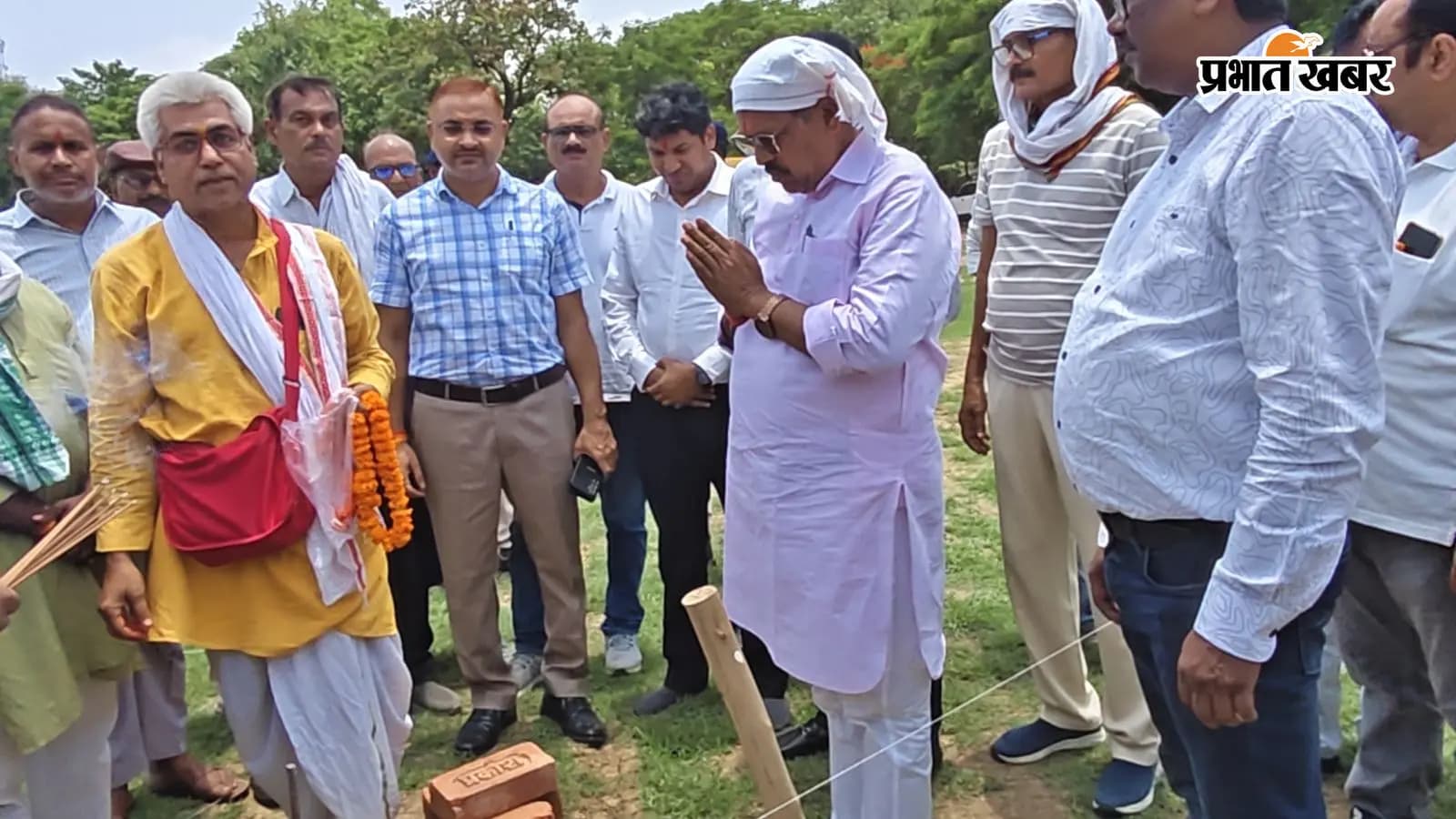 चरपोखरी में नए प्रखंड कार्यालय भवन निर्माण को लेकर हुआ भूमि पूजन चरपोखरी में नए प्रखंड कार्यालय भवन निर्माण को लेकर हुआ भूमि पूजन