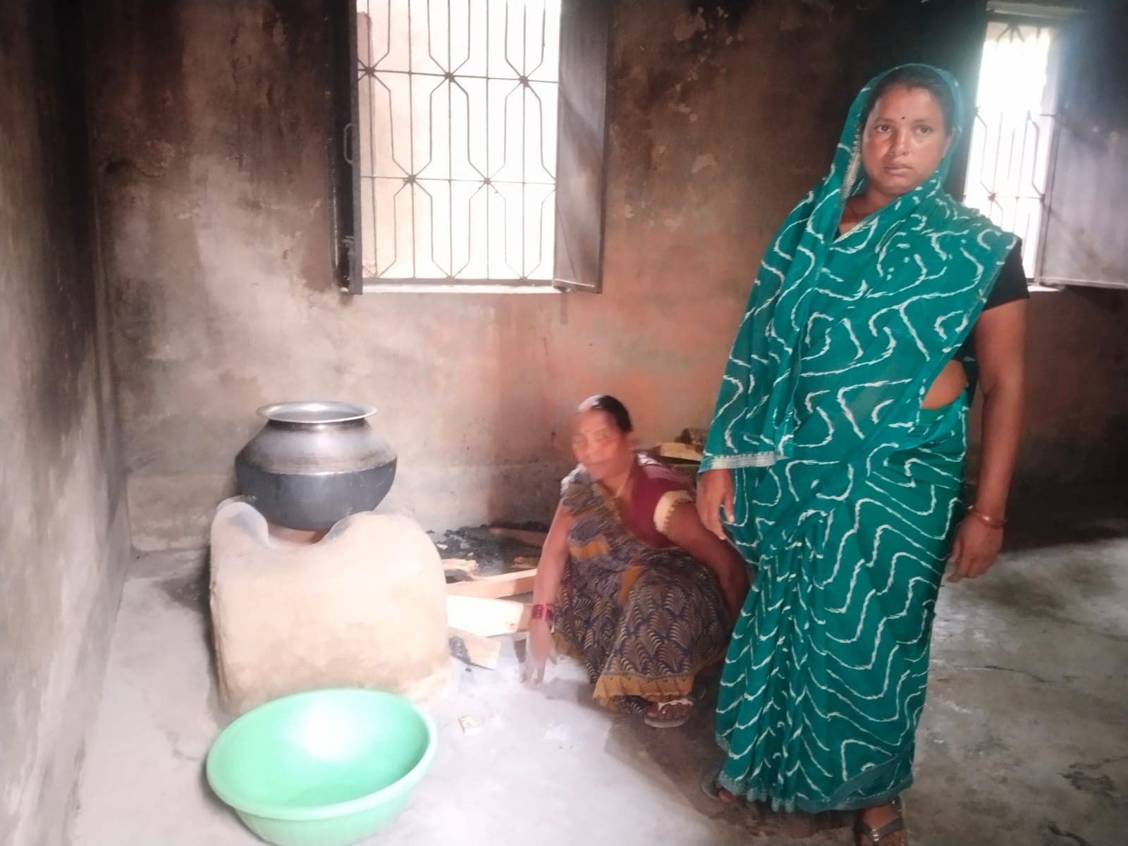 धनीवार मिडिल स्कूल में अव्यवस्था का आलम, मीनू के अनुसार एमडीएम से वंचित बच्चे धनीवार मिडिल स्कूल में अव्यवस्था का आलम, मीनू के अनुसार एमडीएम से वंचित बच्चे