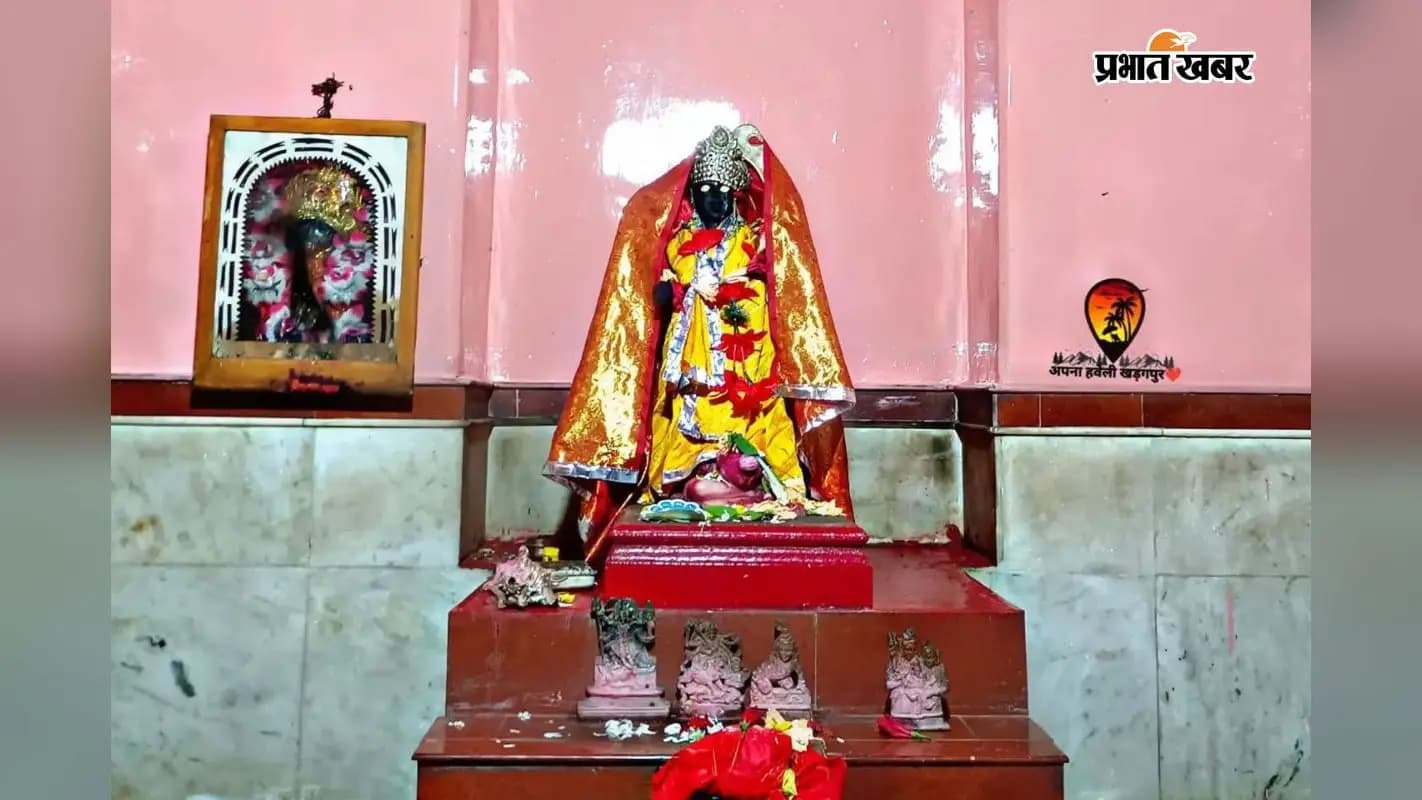 मंदिर में कामेश्वर महाराज द्वारा स्थापित काली मां की प्रतिमा. मंदिर में कामेश्वर महाराज द्वारा स्थापित काली मां की प्रतिमा.