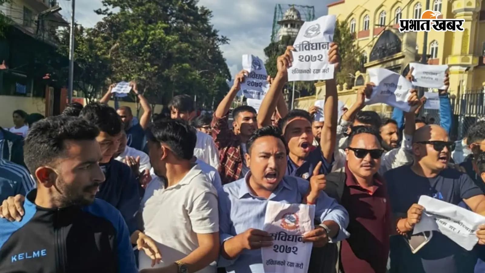 नेपाल में पीएम के इस्तीफे की मांग करते युवा (फोटो : X) नेपाल में पीएम के इस्तीफे की मांग करते युवा (फोटो : X)