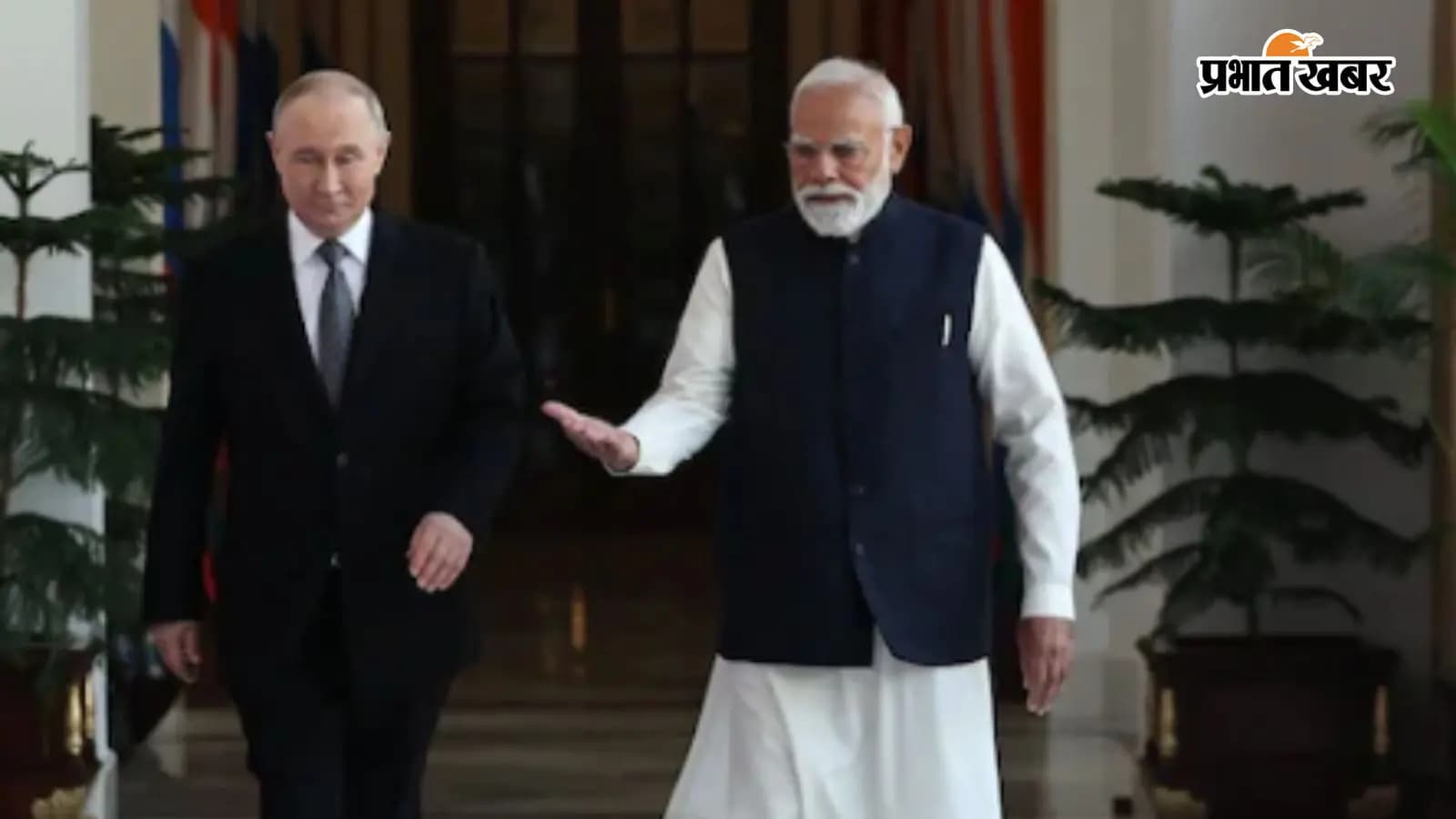 पीएम मोदी (दाएं) , व्लादिमीर पुतिन (बाएं) पीएम मोदी (दाएं) , व्लादिमीर पुतिन (बाएं)