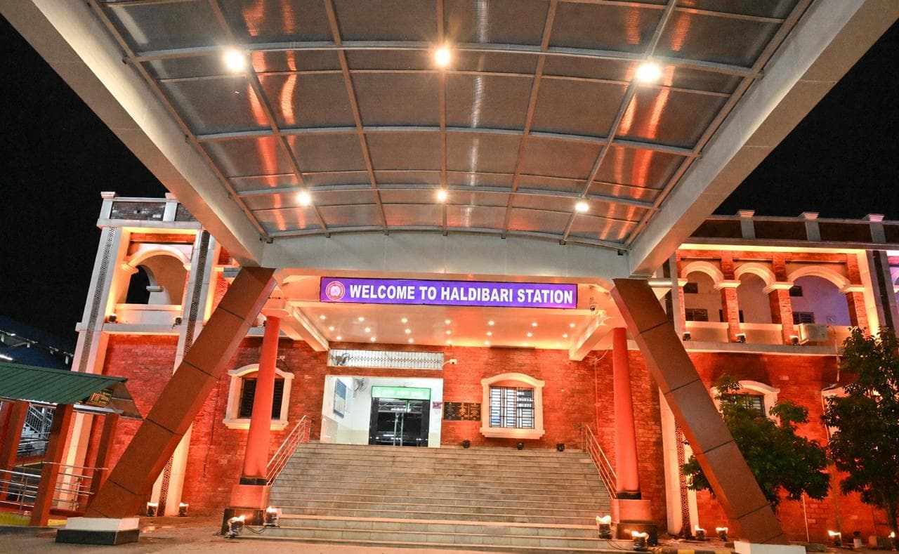 अमृत भारत स्टेशन योजना के तहत कटिहार रेल मंडल के एक सहित एनएफआर के तीन रेलवे स्टेशन पुनर्विकसित अमृत भारत स्टेशन योजना के तहत कटिहार रेल मंडल के एक सहित एनएफआर के तीन रेलवे स्टेशन पुनर्विकसित