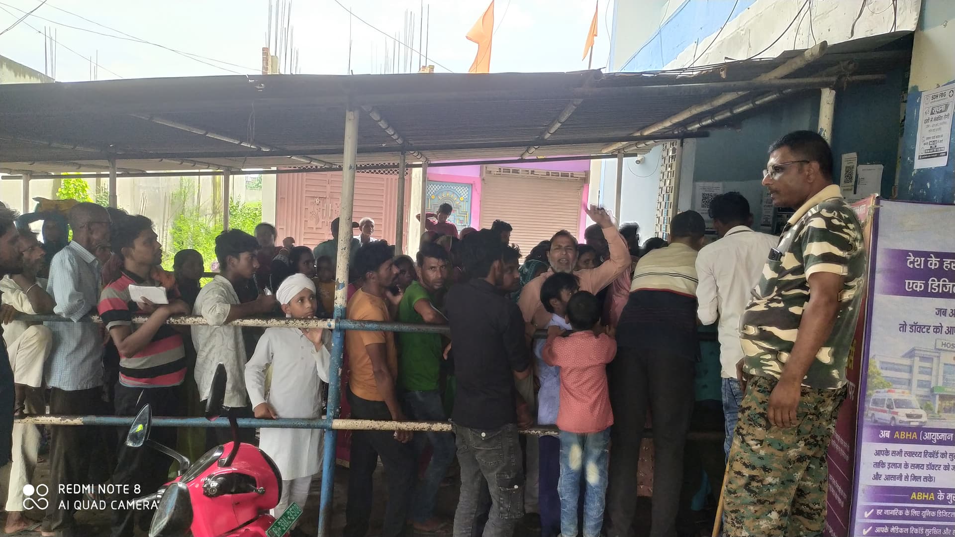 मौसम में बदलाव से बढ़े मौसमी बीमारियों के मरीज, अनुमंडलीय अस्पताल की ओपीडी-इमरजेंसी में उमड़ी मरीजों की भीड़ मौसम में बदलाव से बढ़े मौसमी बीमारियों के मरीज, अनुमंडलीय अस्पताल की ओपीडी-इमरजेंसी में उमड़ी मरीजों की भीड़