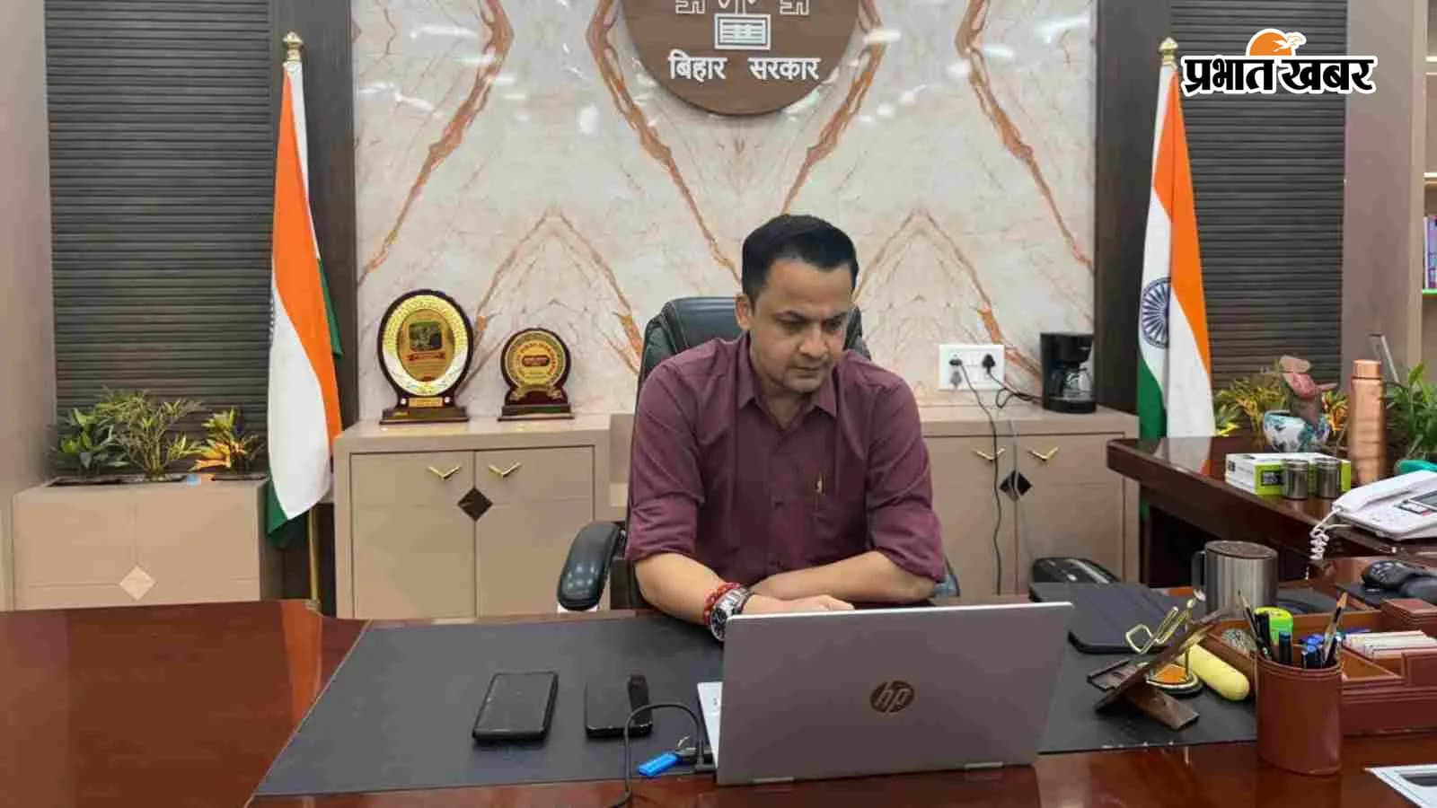 मधुबनी डीएम आनंद शर्मा, फोटो- प्रभात खबर मधुबनी डीएम आनंद शर्मा, फोटो- प्रभात खबर