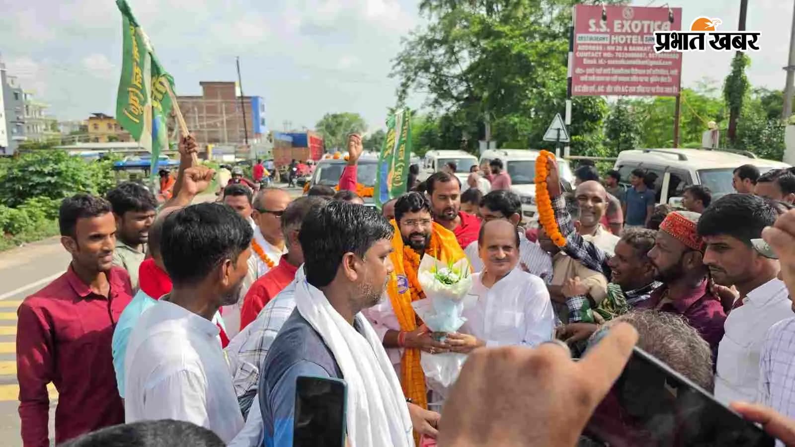 नरकटिया विधायक विशाल कुमार पहुंचे गृह क्षेत्र नरकटिया विधायक विशाल कुमार पहुंचे गृह क्षेत्र