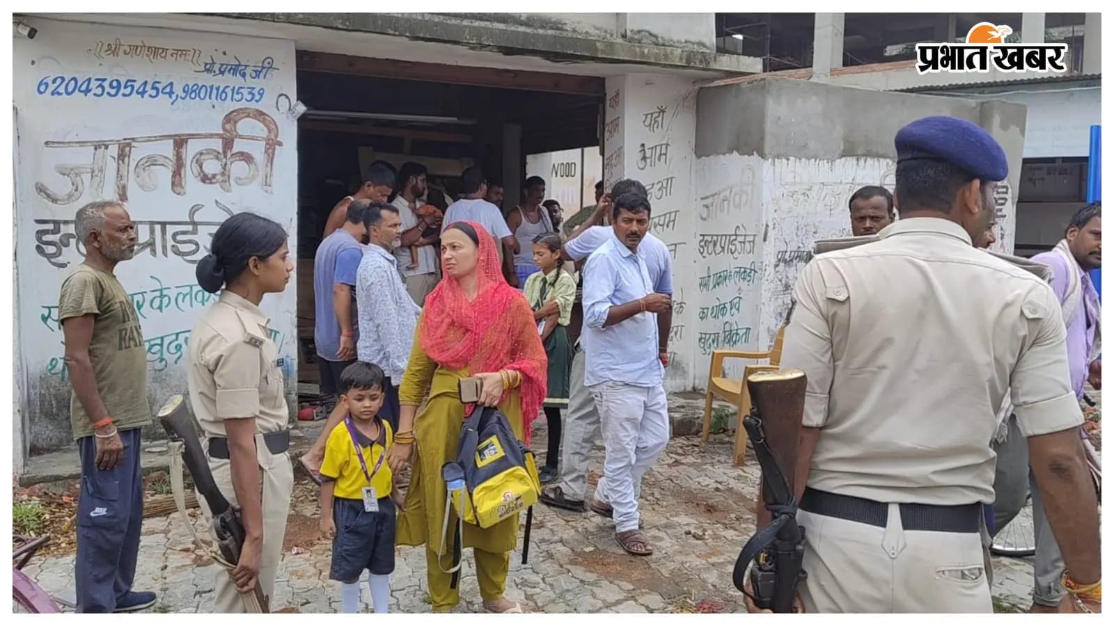 मुजफ्फरपुर में चेन झपटी: CCTV में कैद बाइकर्स गैंग मुजफ्फरपुर में चेन झपटी: CCTV में कैद बाइकर्स गैंग