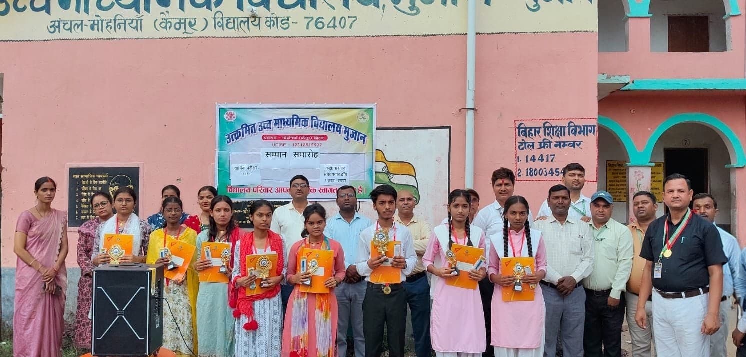 वार्षिक परीक्षा में अधिक अंक प्राप्त करने वाले छात्र छात्राओं को किया गया सम्मानित वार्षिक परीक्षा में अधिक अंक प्राप्त करने वाले छात्र छात्राओं को किया गया सम्मानित