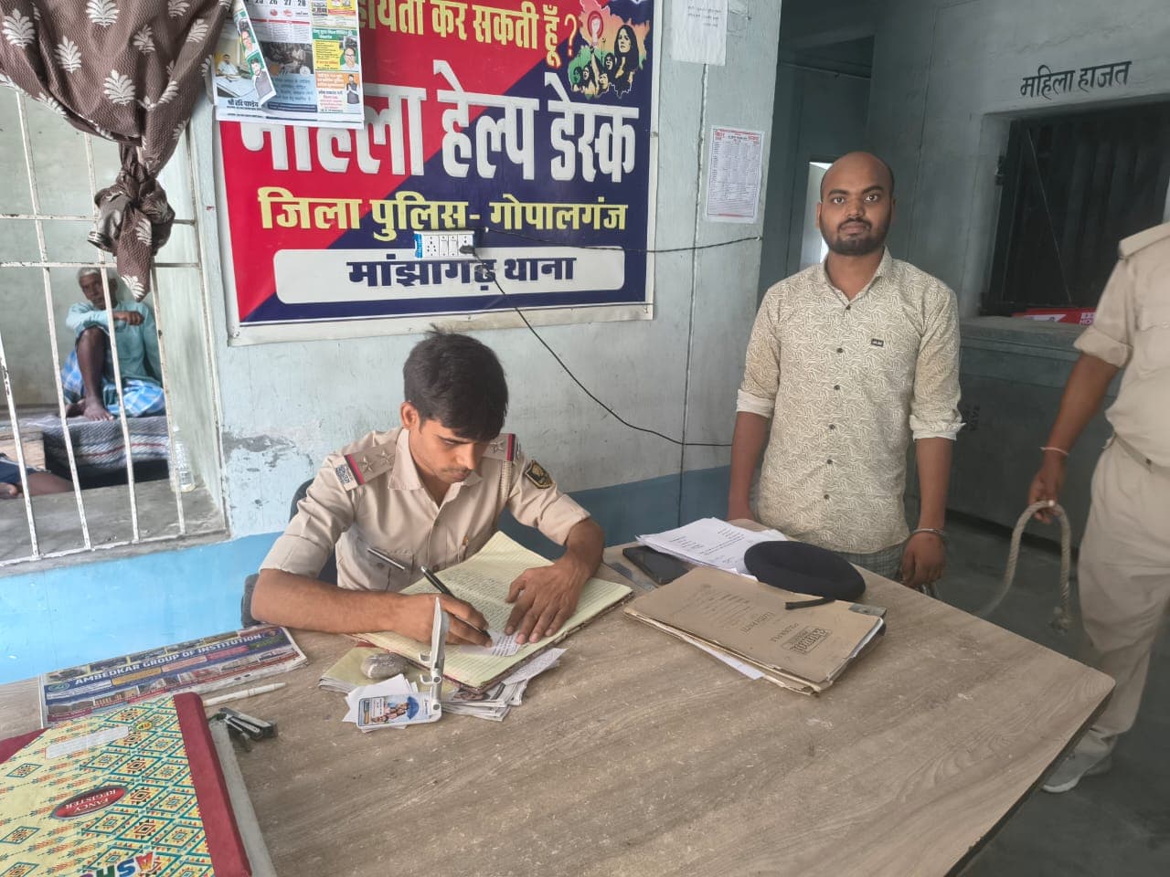 मांझा में चाकू से हमले के मामले में दो आरोपित गिरफ्तार मांझा में चाकू से हमले के मामले में दो आरोपित गिरफ्तार