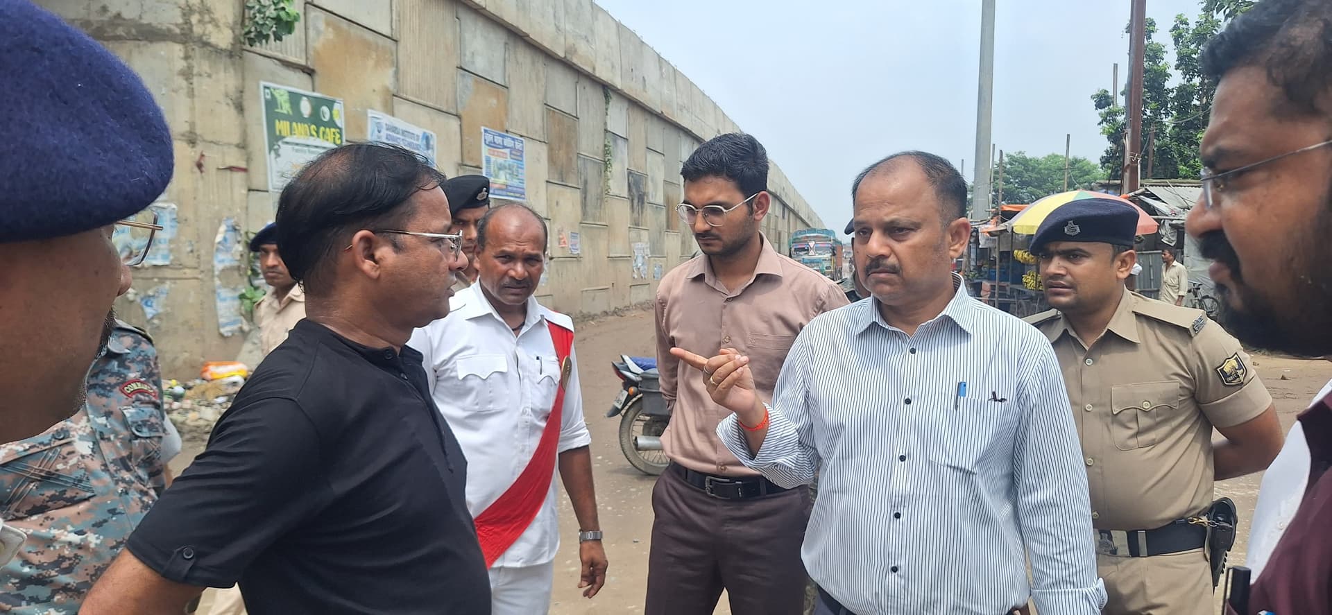 बैजनाथपुर एनएच-107 अंडरपास की जर्जर सर्विस लेन पर डीएम सख्त बैजनाथपुर एनएच-107 अंडरपास की जर्जर सर्विस लेन पर डीएम सख्त