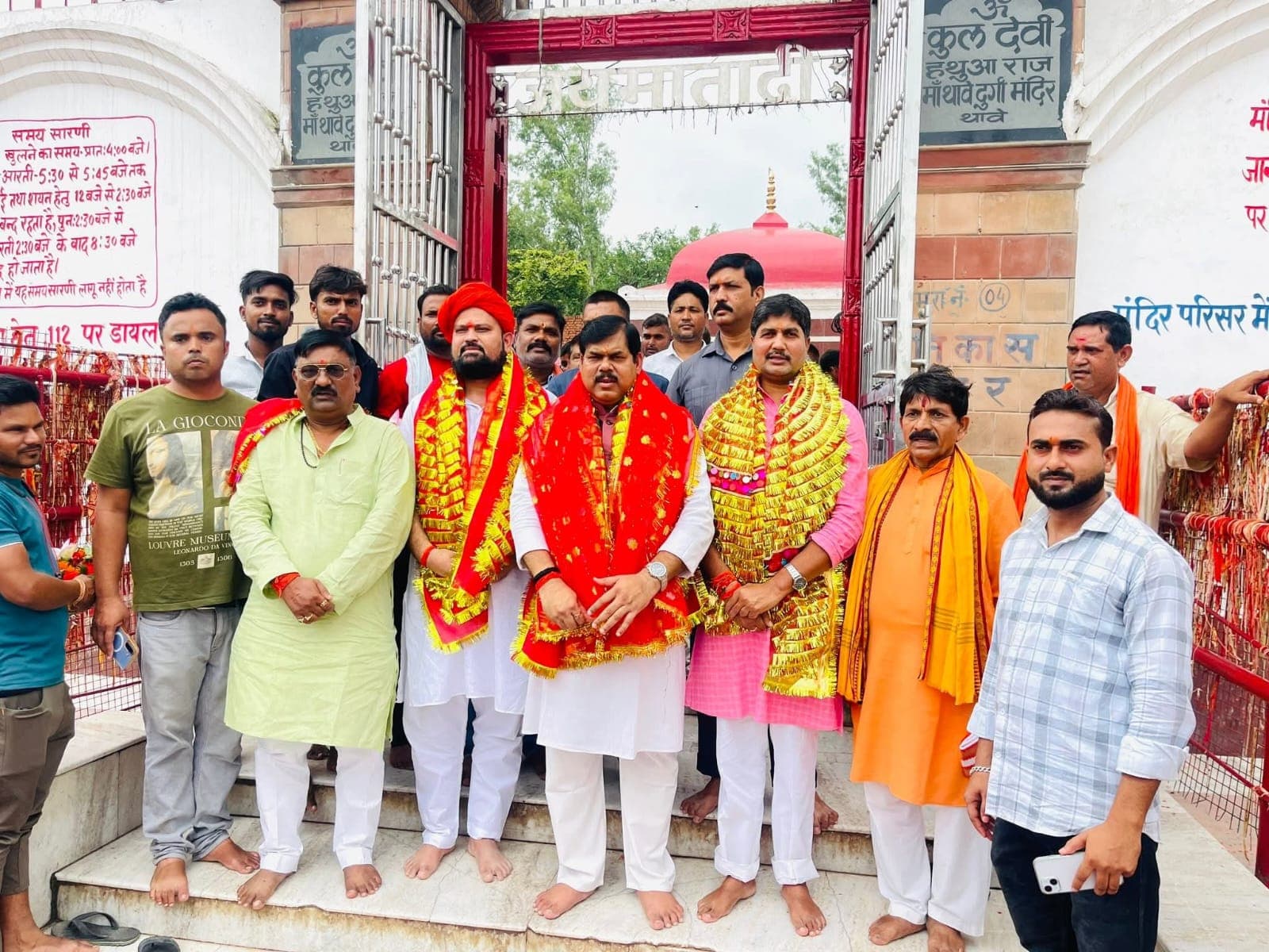 सूबे के शिक्षा मंत्री ने थावे दुर्गा मंदिर में की पूजा-अर्चना, प्रदेश की सुख-समृद्धि की कामना सूबे के शिक्षा मंत्री ने थावे दुर्गा मंदिर में की पूजा-अर्चना, प्रदेश की सुख-समृद्धि की कामना