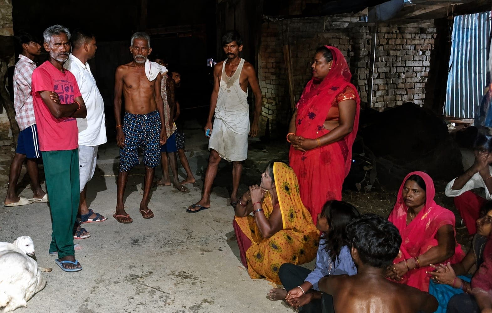 शौच से लौट रही युवती को जहरीले सांप ने डसा, सदर अस्पताल रेफर शौच से लौट रही युवती को जहरीले सांप ने डसा, सदर अस्पताल रेफर