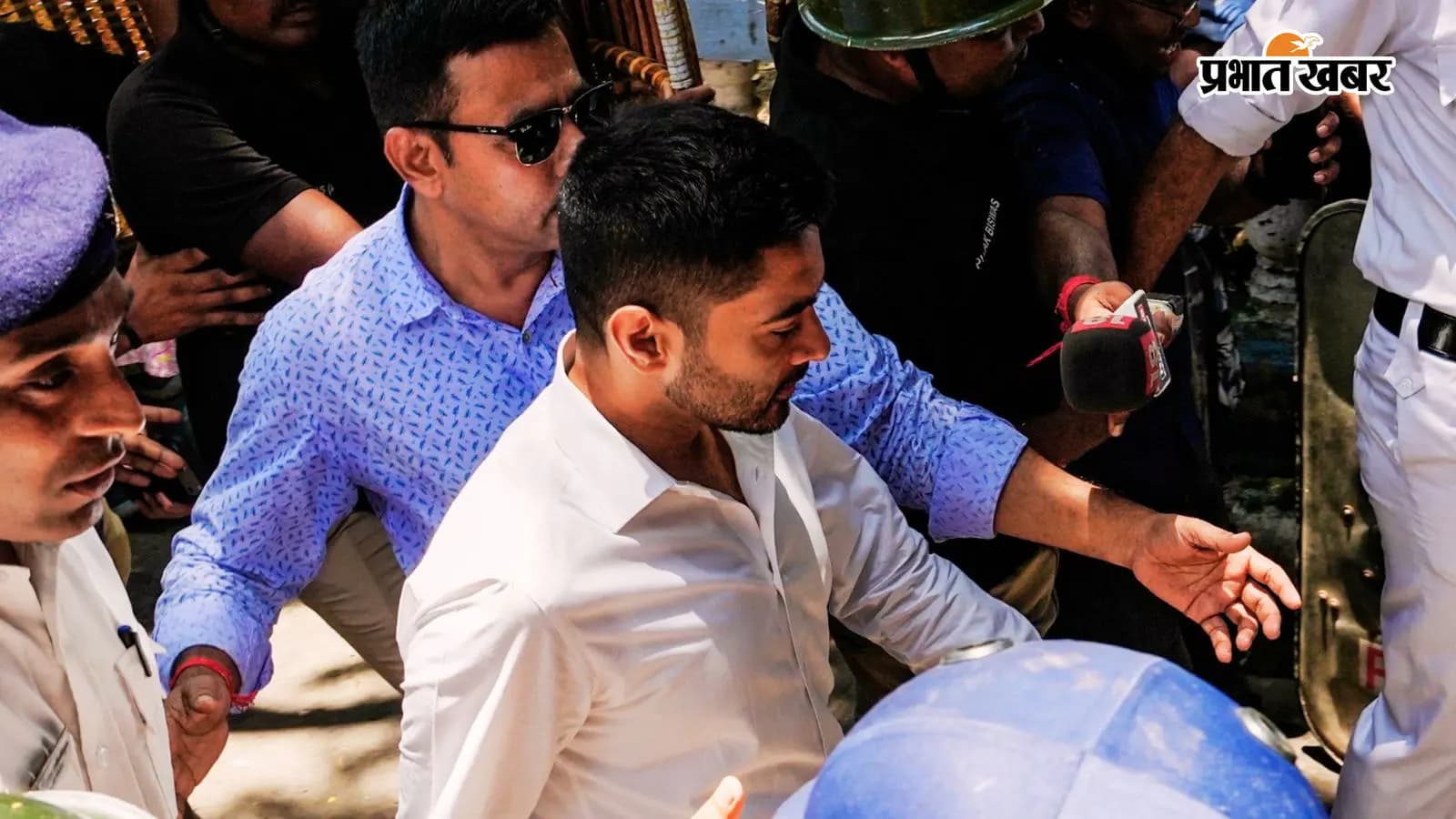 कड़ी सुरक्षा के बीच विधाननगर कोर्ट परिसर में अभिषेक बनर्जी. कड़ी सुरक्षा के बीच विधाननगर कोर्ट परिसर में अभिषेक बनर्जी.