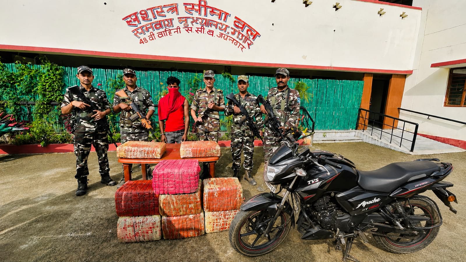 109 किलो गांजा के साथ तस्कर गिरफ्तार 109 किलो गांजा के साथ तस्कर गिरफ्तार