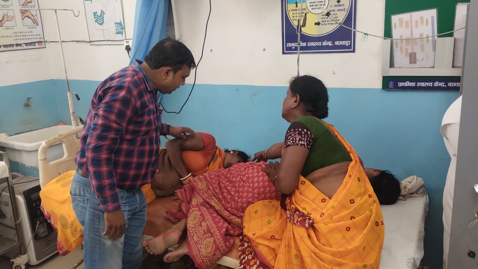 गंगा स्नान कर लौट रहे अनियंत्रित टेम्पो पलटा, चालक समेत सात लोग घायल,चल रहा है इलाज गंगा स्नान कर लौट रहे अनियंत्रित टेम्पो पलटा, चालक समेत सात लोग घायल,चल रहा है इलाज