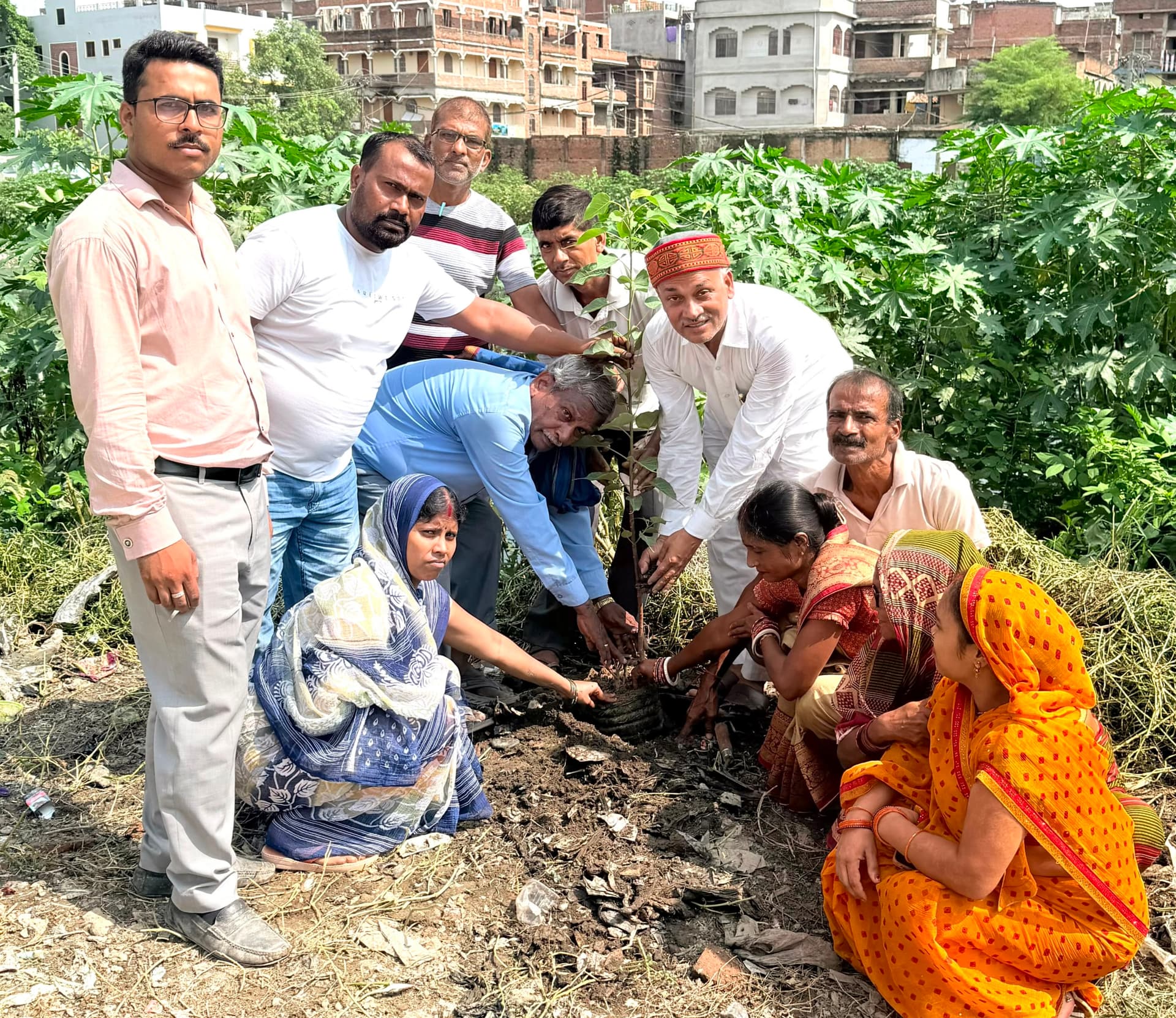 शिल्पी पोखरा में पीपल का पौधा लगाकर पर्यावरण संरक्षण का दिया संदेश शिल्पी पोखरा में पीपल का पौधा लगाकर पर्यावरण संरक्षण का दिया संदेश