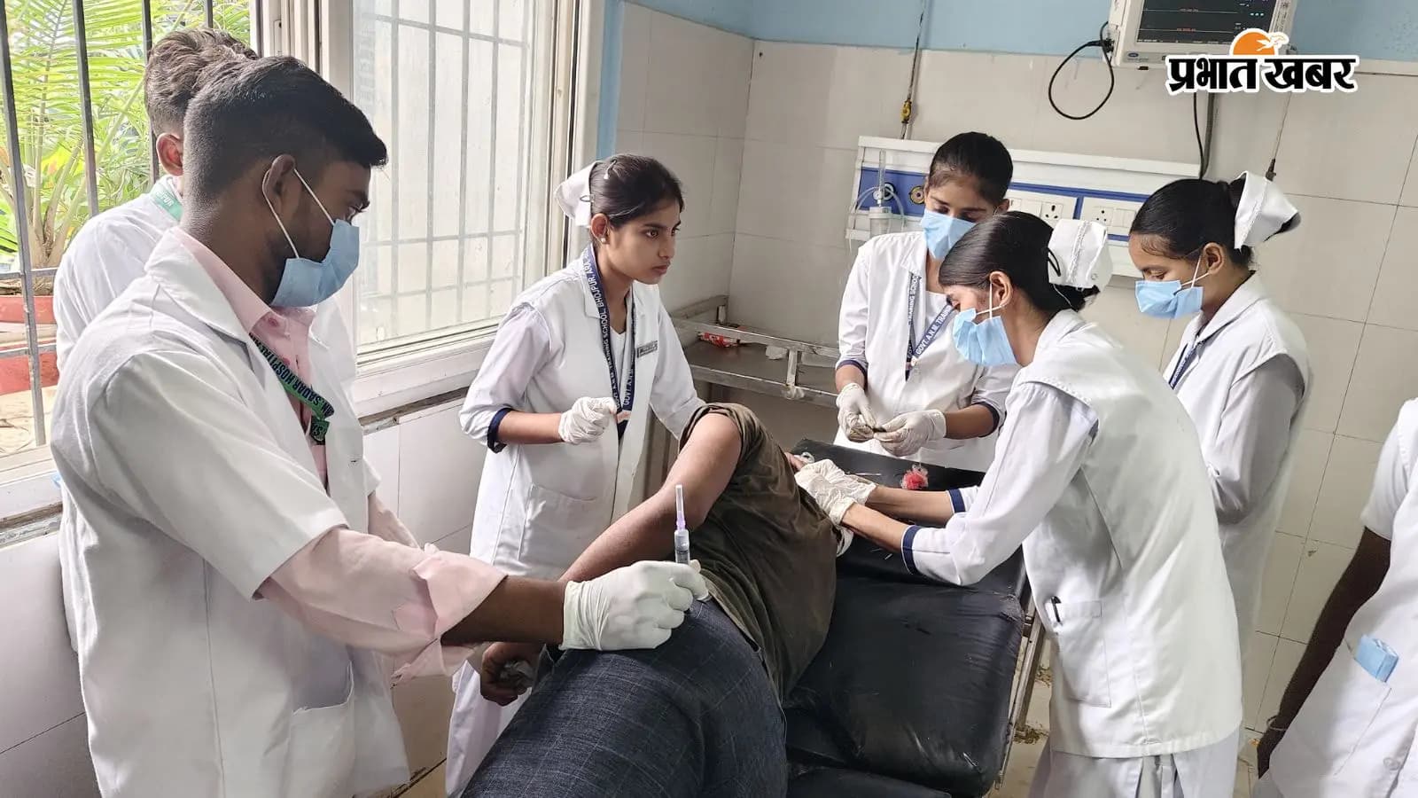 हादसे में दो बाइक सवार समेत तीन जख़्मी, एक रेफर हादसे में दो बाइक सवार समेत तीन जख़्मी, एक रेफर